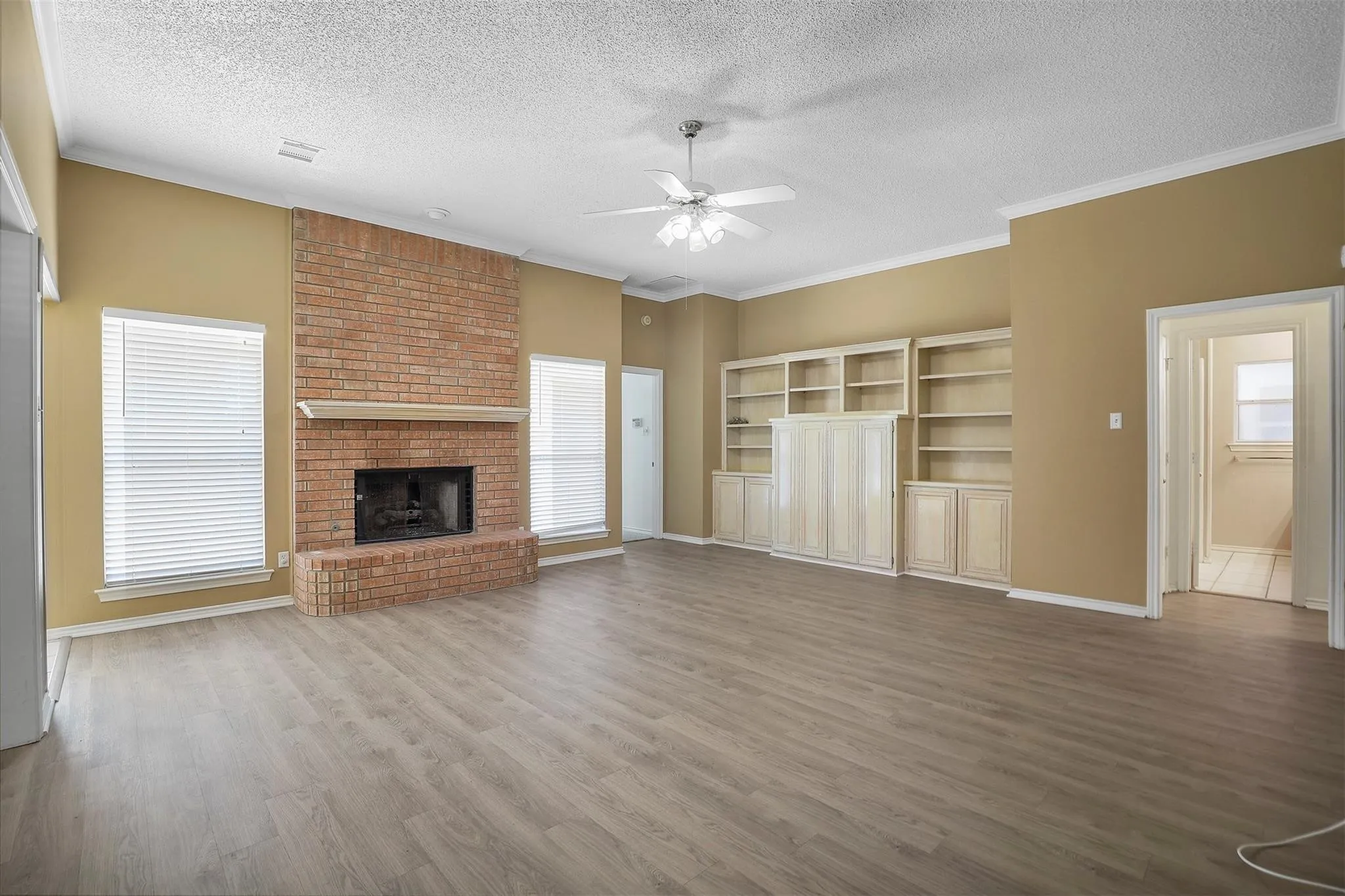 Single Family Residence For Rent in Tarrant County , 3040 Flamingo Circle, Southlake, Texas 76092, 3 Bedroom, 2 Bathroom, 2 Garage spaces, 1,816 Sqft, built in 1992, mls#21385619, Real Estate Agent in Southlake, Homes For Rent in Tarrant county, Homes For Rent in Southlake, Realtor in Southlake Texas, Real Estate Brokerage Independent Realty Texas, Luminita Cordes Realtor