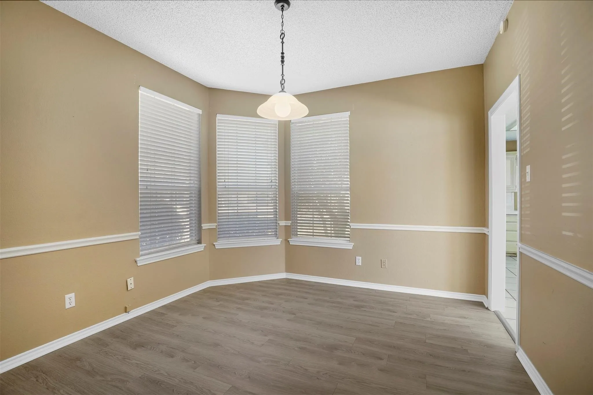 Single Family Residence For Rent in Tarrant County , 3040 Flamingo Circle, Southlake, Texas 76092, 3 Bedroom, 2 Bathroom, 2 Garage spaces, 1,816 Sqft, built in 1992, mls#21385619, Real Estate Agent in Southlake, Homes For Rent in Tarrant county, Homes For Rent in Southlake, Realtor in Southlake Texas, Real Estate Brokerage Independent Realty Texas, Luminita Cordes Realtor