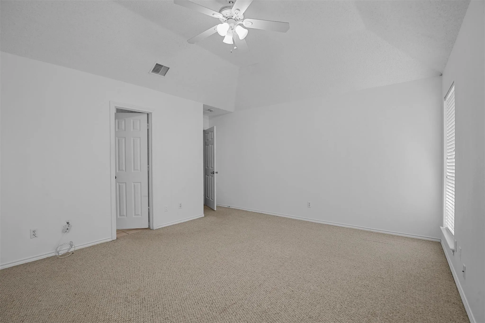 Single Family Residence For Rent in Tarrant County , 3040 Flamingo Circle, Southlake, Texas 76092, 3 Bedroom, 2 Bathroom, 2 Garage spaces, 1,816 Sqft, built in 1992, mls#21385619, Real Estate Agent in Southlake, Homes For Rent in Tarrant county, Homes For Rent in Southlake, Realtor in Southlake Texas, Real Estate Brokerage Independent Realty Texas, Luminita Cordes Realtor