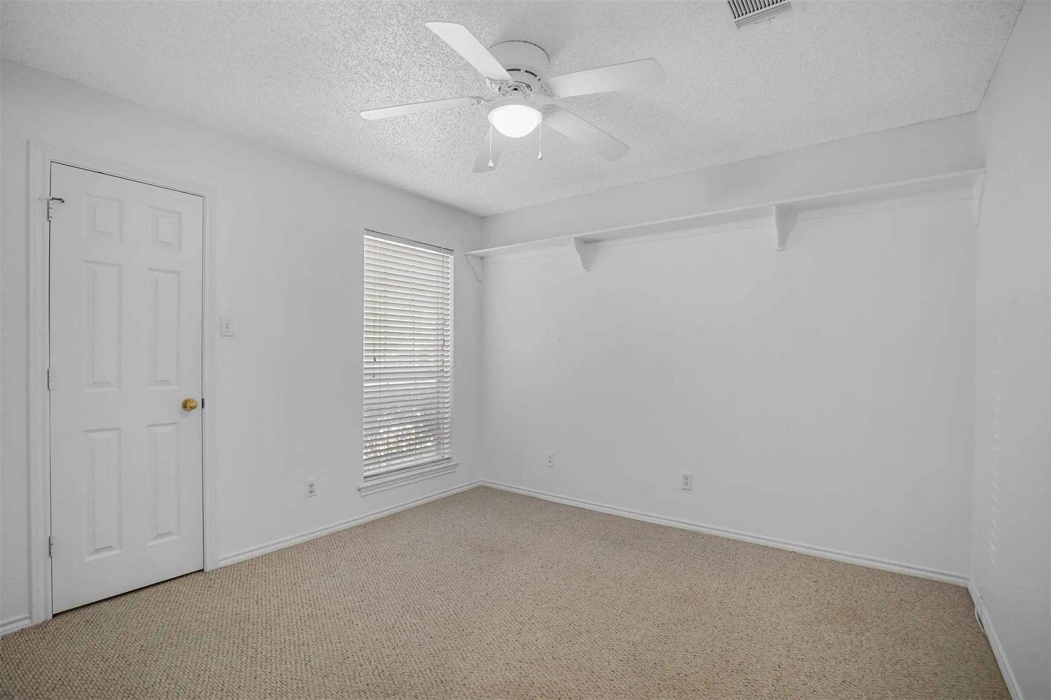Single Family Residence For Rent in Tarrant County , 3040 Flamingo Circle, Southlake, Texas 76092, 3 Bedroom, 2 Bathroom, 2 Garage spaces, 1,816 Sqft, built in 1992, mls#21385619, Real Estate Agent in Southlake, Homes For Rent in Tarrant county, Homes For Rent in Southlake, Realtor in Southlake Texas, Real Estate Brokerage Independent Realty Texas, Luminita Cordes Realtor