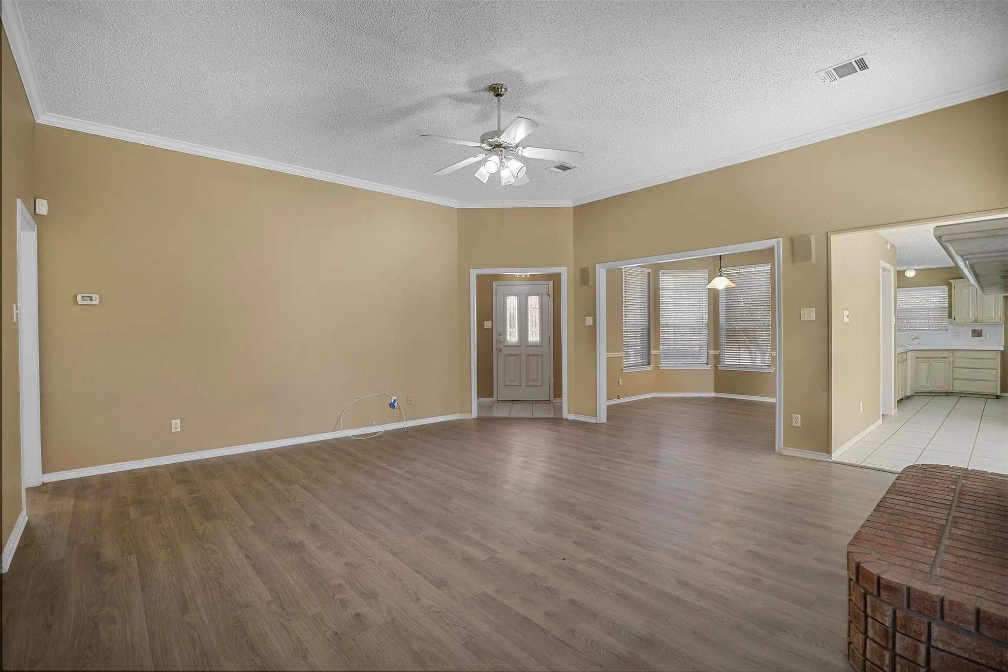 Single Family Residence For Rent in Tarrant County , 3040 Flamingo Circle, Southlake, Texas 76092, 3 Bedroom, 2 Bathroom, 2 Garage spaces, 1,816 Sqft, built in 1992, mls#21385619, Real Estate Agent in Southlake, Homes For Rent in Tarrant county, Homes For Rent in Southlake, Realtor in Southlake Texas, Real Estate Brokerage Independent Realty Texas, Luminita Cordes Realtor