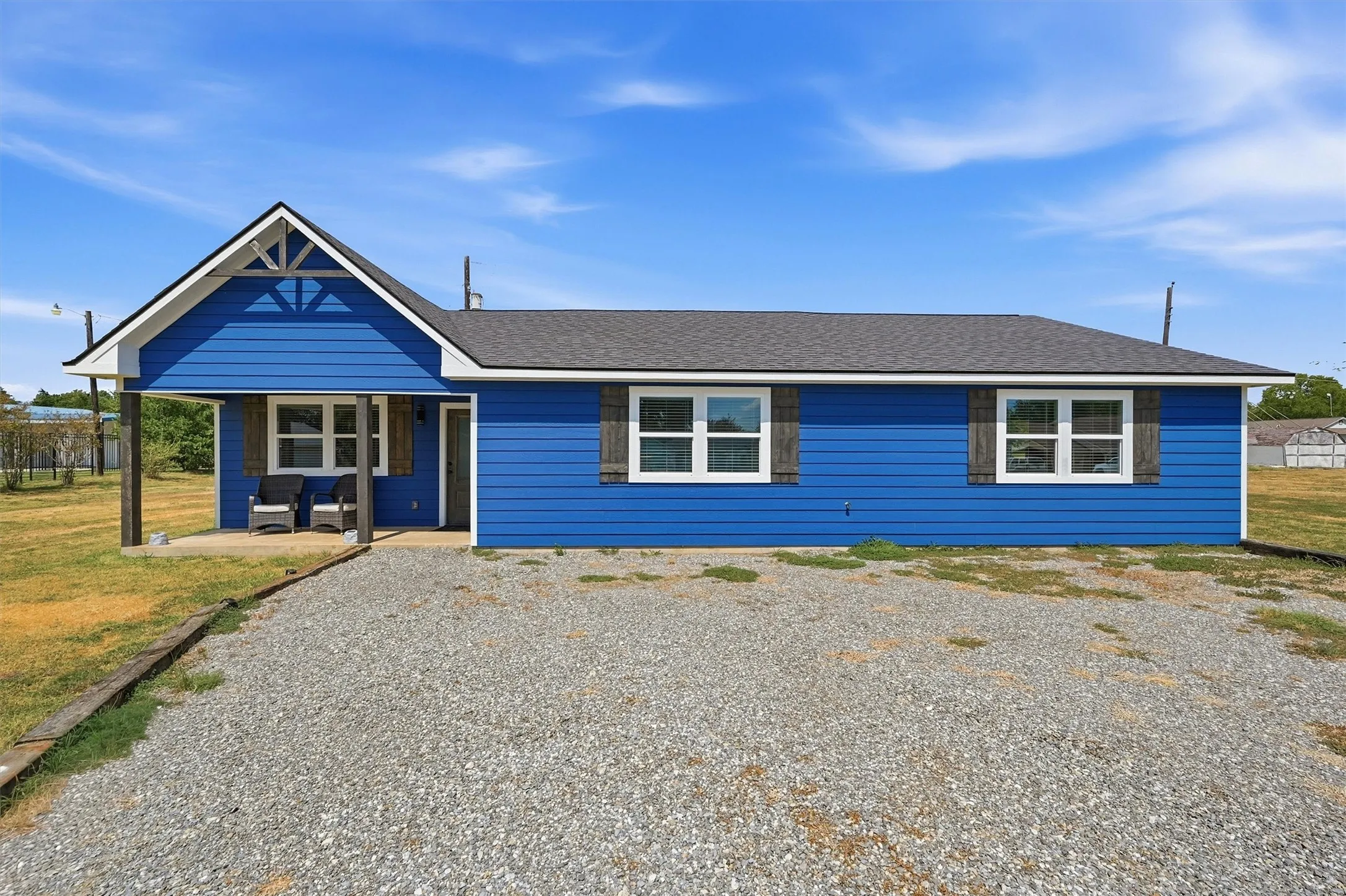 Single Family Residence For Sale in Grayson County , 61 Lee Boulevard, Pottsboro, Texas 75076, 3 Bedroom, 2 Bathroom, Garage spaces, 1,768 Sqft, built in 1979, mls#21384062, Real Estate Agent in Pottsboro, Homes For Sale in Grayson county, Homes For Sale in Pottsboro, Realtor in Pottsboro Texas, Real Estate Brokerage Independent Realty Texas, Luminita Cordes Realtor