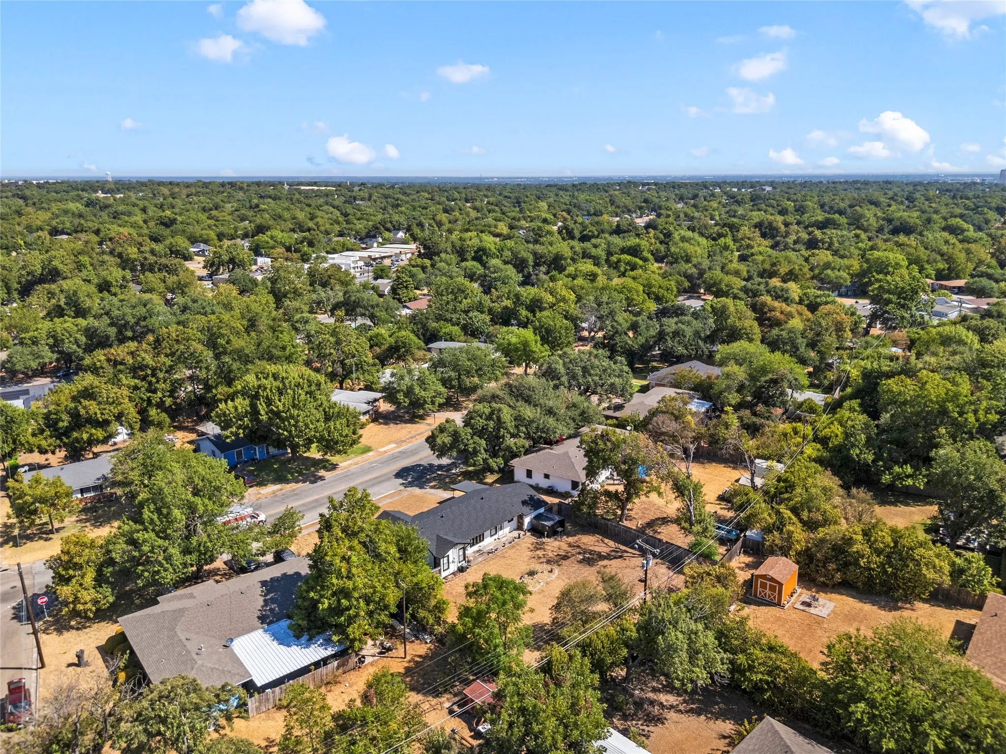 Single Family Residence For Sale in Mc Lennan County , 1336 Sunset Street, Waco, Texas 76710, 3 Bedroom, 1 Bathroom, 1 Garage spaces, 1,319 Sqft, built in 1952, mls#21385495, Real Estate Agent in Waco, Homes For Sale in Mc Lennan county, Homes For Sale in Waco, Realtor in Waco Texas, Real Estate Brokerage Independent Realty Texas, Luminita Cordes Realtor