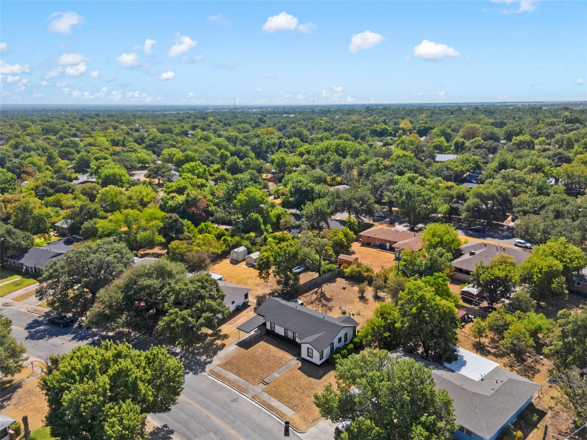 Single Family Residence For Sale in Mc Lennan County , 1336 Sunset Street, Waco, Texas 76710, 3 Bedroom, 1 Bathroom, 1 Garage spaces, 1,319 Sqft, built in 1952, mls#21385495, Real Estate Agent in Waco, Homes For Sale in Mc Lennan county, Homes For Sale in Waco, Realtor in Waco Texas, Real Estate Brokerage Independent Realty Texas, Luminita Cordes Realtor