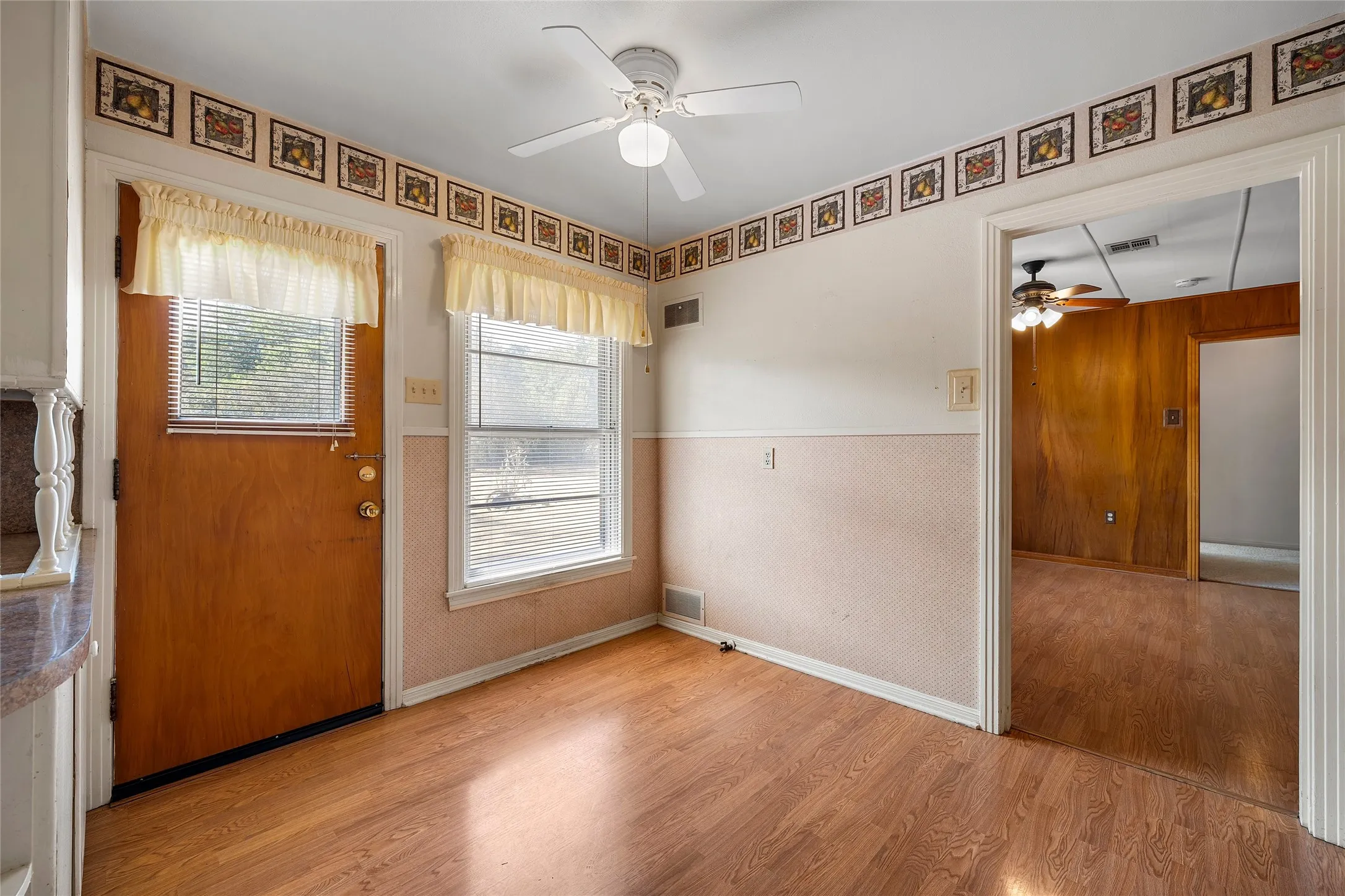 Single Family Residence For Sale in Mc Lennan County , 1336 Sunset Street, Waco, Texas 76710, 3 Bedroom, 1 Bathroom, 1 Garage spaces, 1,319 Sqft, built in 1952, mls#21385495, Real Estate Agent in Waco, Homes For Sale in Mc Lennan county, Homes For Sale in Waco, Realtor in Waco Texas, Real Estate Brokerage Independent Realty Texas, Luminita Cordes Realtor