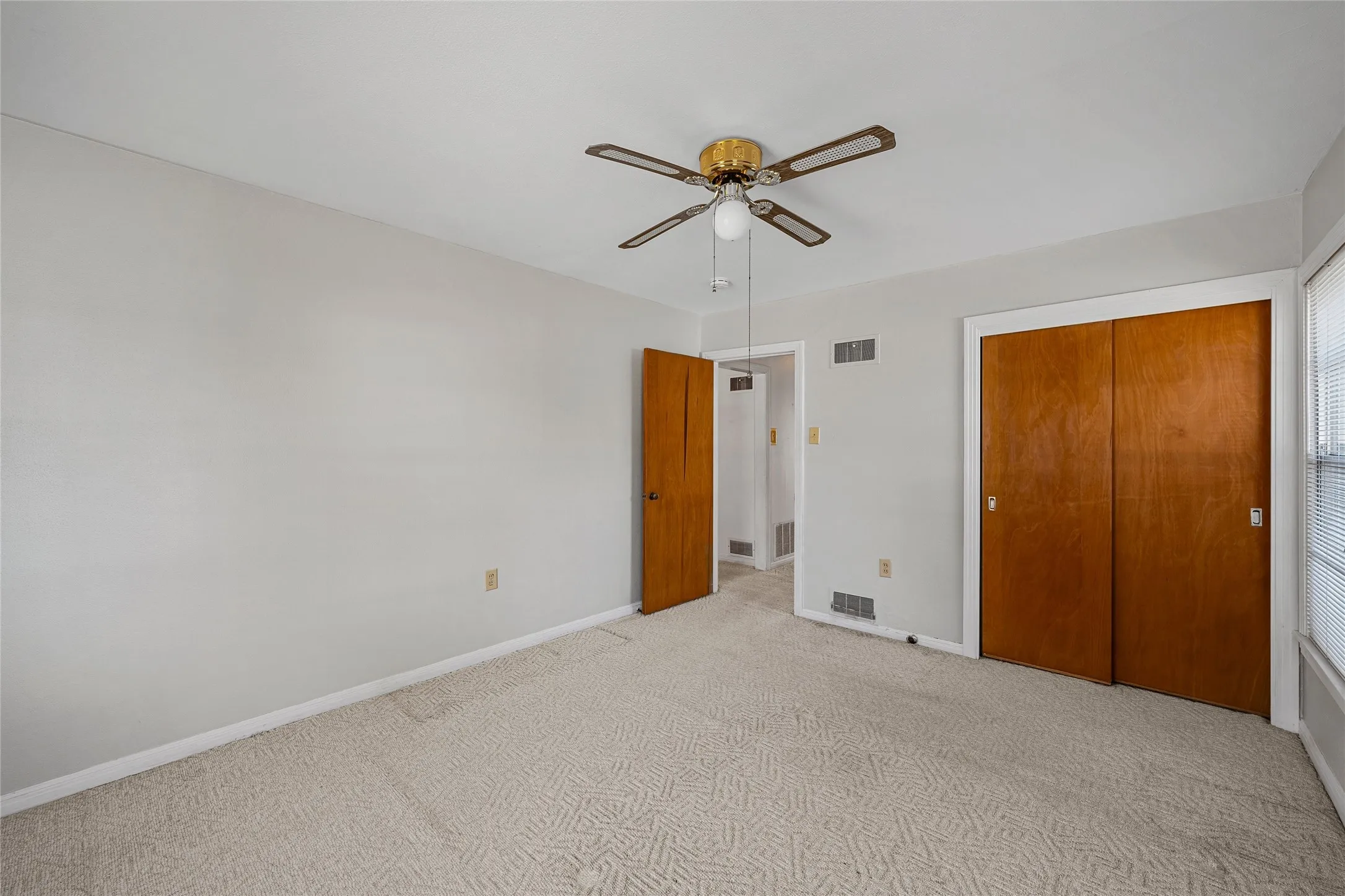 Single Family Residence For Sale in Mc Lennan County , 1336 Sunset Street, Waco, Texas 76710, 3 Bedroom, 1 Bathroom, 1 Garage spaces, 1,319 Sqft, built in 1952, mls#21385495, Real Estate Agent in Waco, Homes For Sale in Mc Lennan county, Homes For Sale in Waco, Realtor in Waco Texas, Real Estate Brokerage Independent Realty Texas, Luminita Cordes Realtor