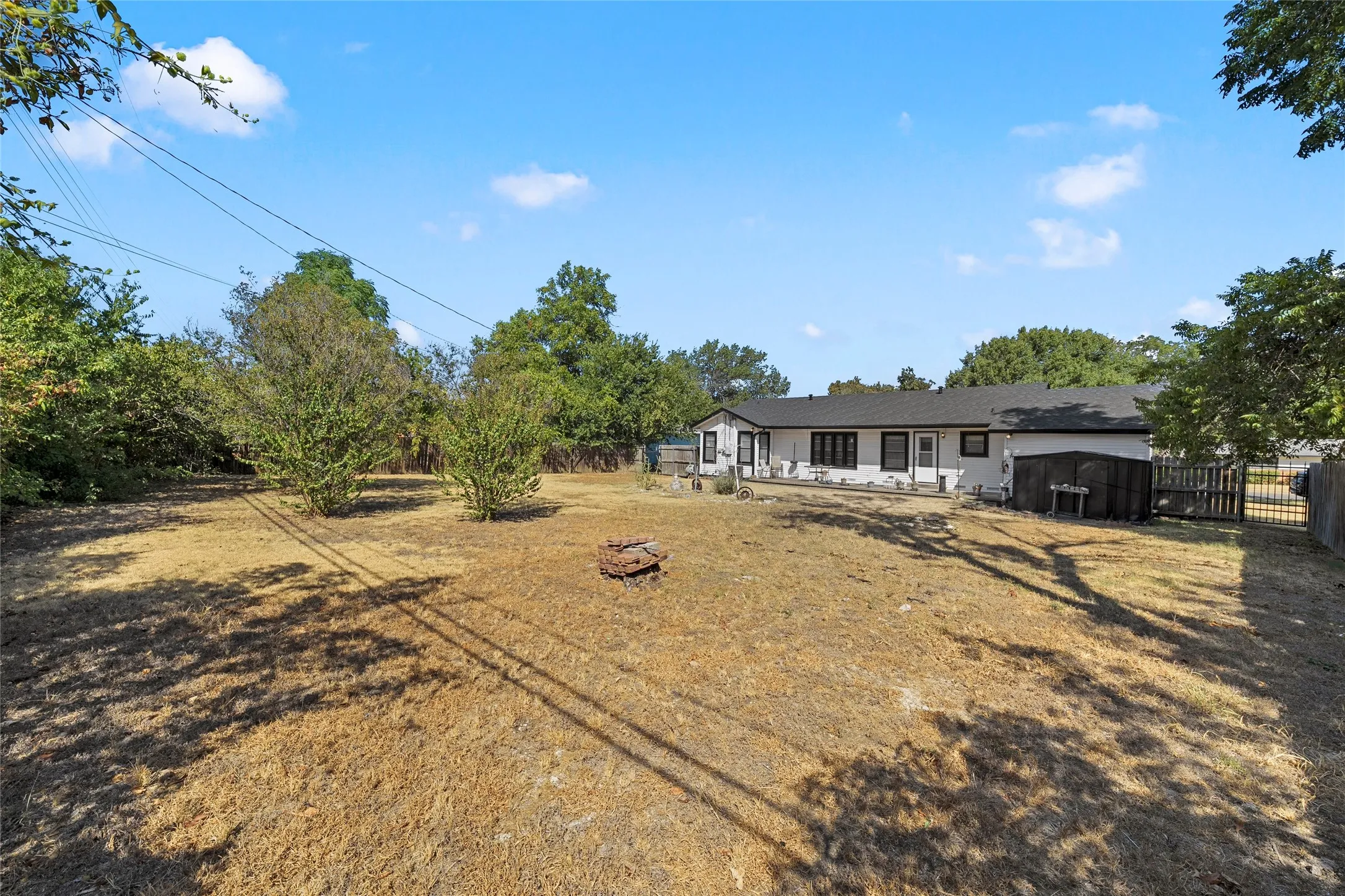 Single Family Residence For Sale in Mc Lennan County , 1336 Sunset Street, Waco, Texas 76710, 3 Bedroom, 1 Bathroom, 1 Garage spaces, 1,319 Sqft, built in 1952, mls#21385495, Real Estate Agent in Waco, Homes For Sale in Mc Lennan county, Homes For Sale in Waco, Realtor in Waco Texas, Real Estate Brokerage Independent Realty Texas, Luminita Cordes Realtor