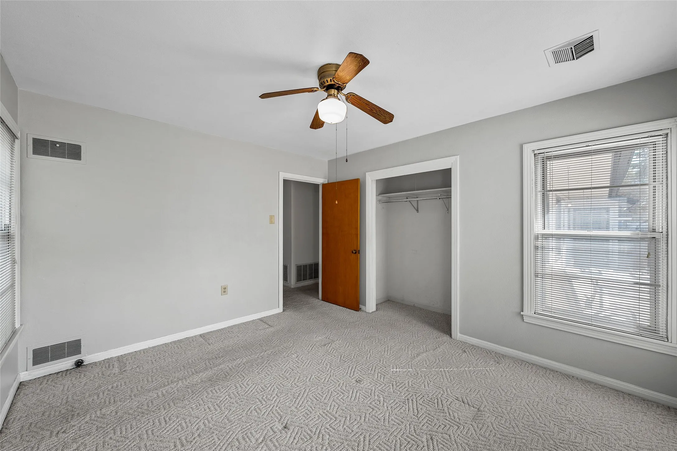 Single Family Residence For Sale in Mc Lennan County , 1336 Sunset Street, Waco, Texas 76710, 3 Bedroom, 1 Bathroom, 1 Garage spaces, 1,319 Sqft, built in 1952, mls#21385495, Real Estate Agent in Waco, Homes For Sale in Mc Lennan county, Homes For Sale in Waco, Realtor in Waco Texas, Real Estate Brokerage Independent Realty Texas, Luminita Cordes Realtor