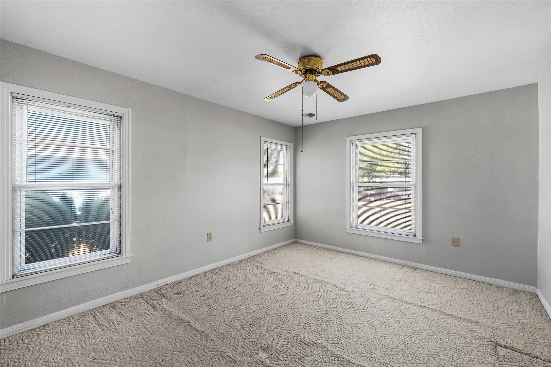 Single Family Residence For Sale in Mc Lennan County , 1336 Sunset Street, Waco, Texas 76710, 3 Bedroom, 1 Bathroom, 1 Garage spaces, 1,319 Sqft, built in 1952, mls#21385495, Real Estate Agent in Waco, Homes For Sale in Mc Lennan county, Homes For Sale in Waco, Realtor in Waco Texas, Real Estate Brokerage Independent Realty Texas, Luminita Cordes Realtor
