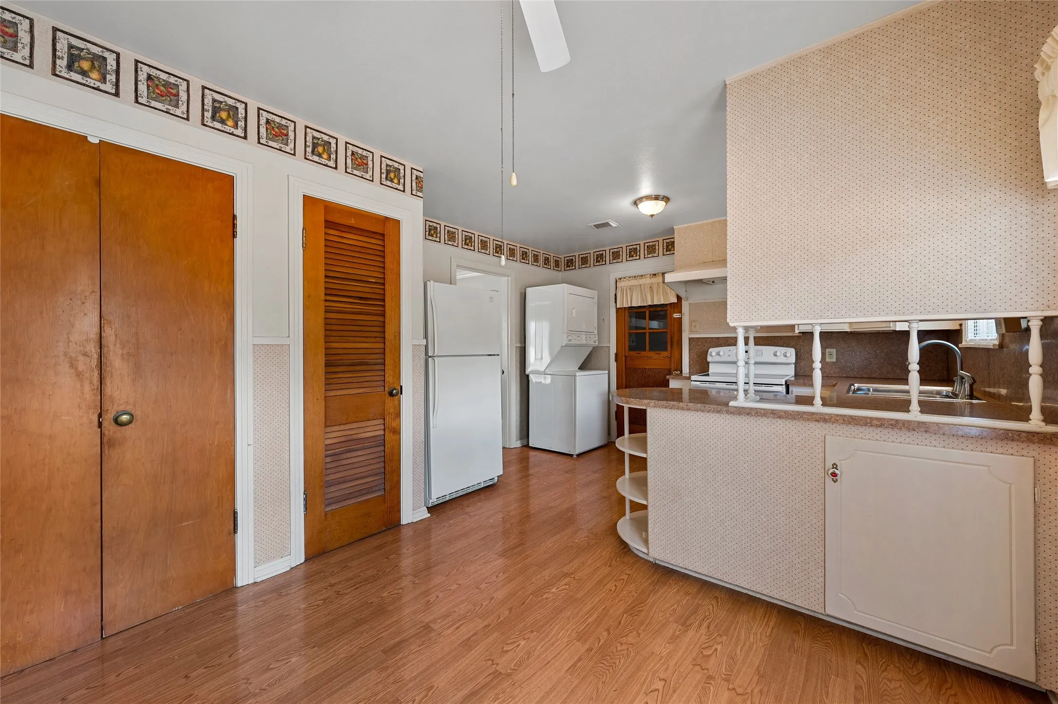 Single Family Residence For Sale in Mc Lennan County , 1336 Sunset Street, Waco, Texas 76710, 3 Bedroom, 1 Bathroom, 1 Garage spaces, 1,319 Sqft, built in 1952, mls#21385495, Real Estate Agent in Waco, Homes For Sale in Mc Lennan county, Homes For Sale in Waco, Realtor in Waco Texas, Real Estate Brokerage Independent Realty Texas, Luminita Cordes Realtor