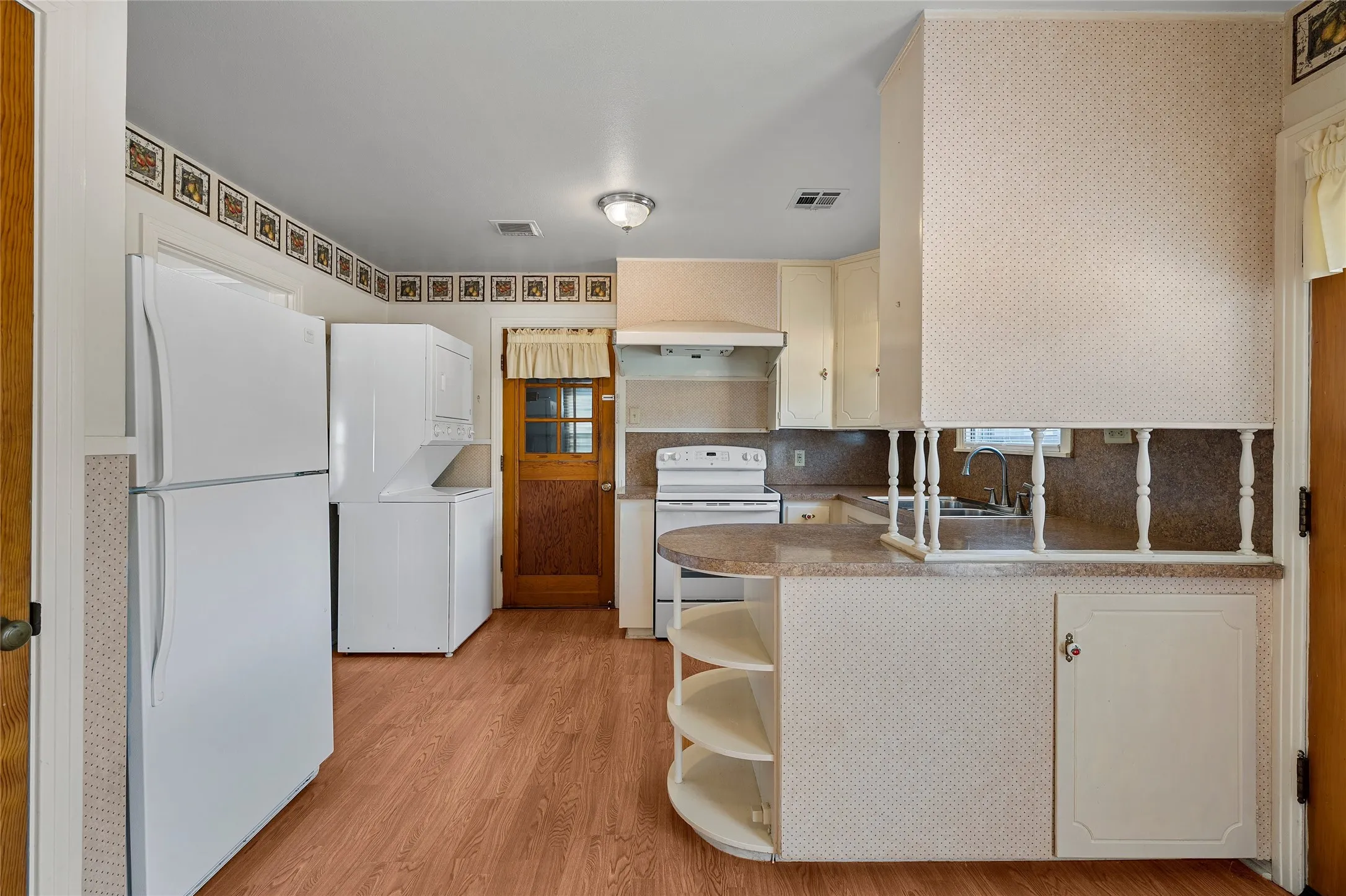 Single Family Residence For Sale in Mc Lennan County , 1336 Sunset Street, Waco, Texas 76710, 3 Bedroom, 1 Bathroom, 1 Garage spaces, 1,319 Sqft, built in 1952, mls#21385495, Real Estate Agent in Waco, Homes For Sale in Mc Lennan county, Homes For Sale in Waco, Realtor in Waco Texas, Real Estate Brokerage Independent Realty Texas, Luminita Cordes Realtor