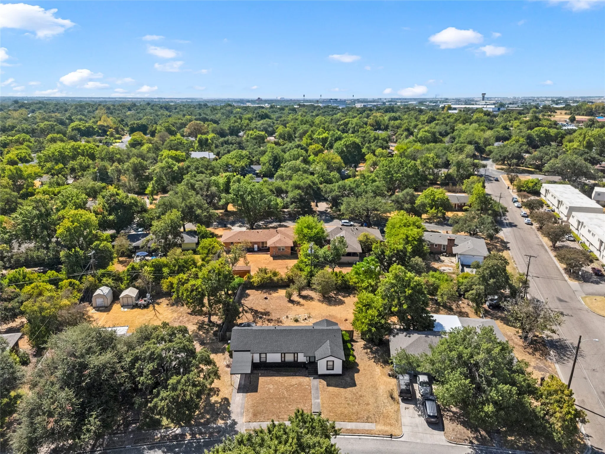 Single Family Residence For Sale in Mc Lennan County , 1336 Sunset Street, Waco, Texas 76710, 3 Bedroom, 1 Bathroom, 1 Garage spaces, 1,319 Sqft, built in 1952, mls#21385495, Real Estate Agent in Waco, Homes For Sale in Mc Lennan county, Homes For Sale in Waco, Realtor in Waco Texas, Real Estate Brokerage Independent Realty Texas, Luminita Cordes Realtor