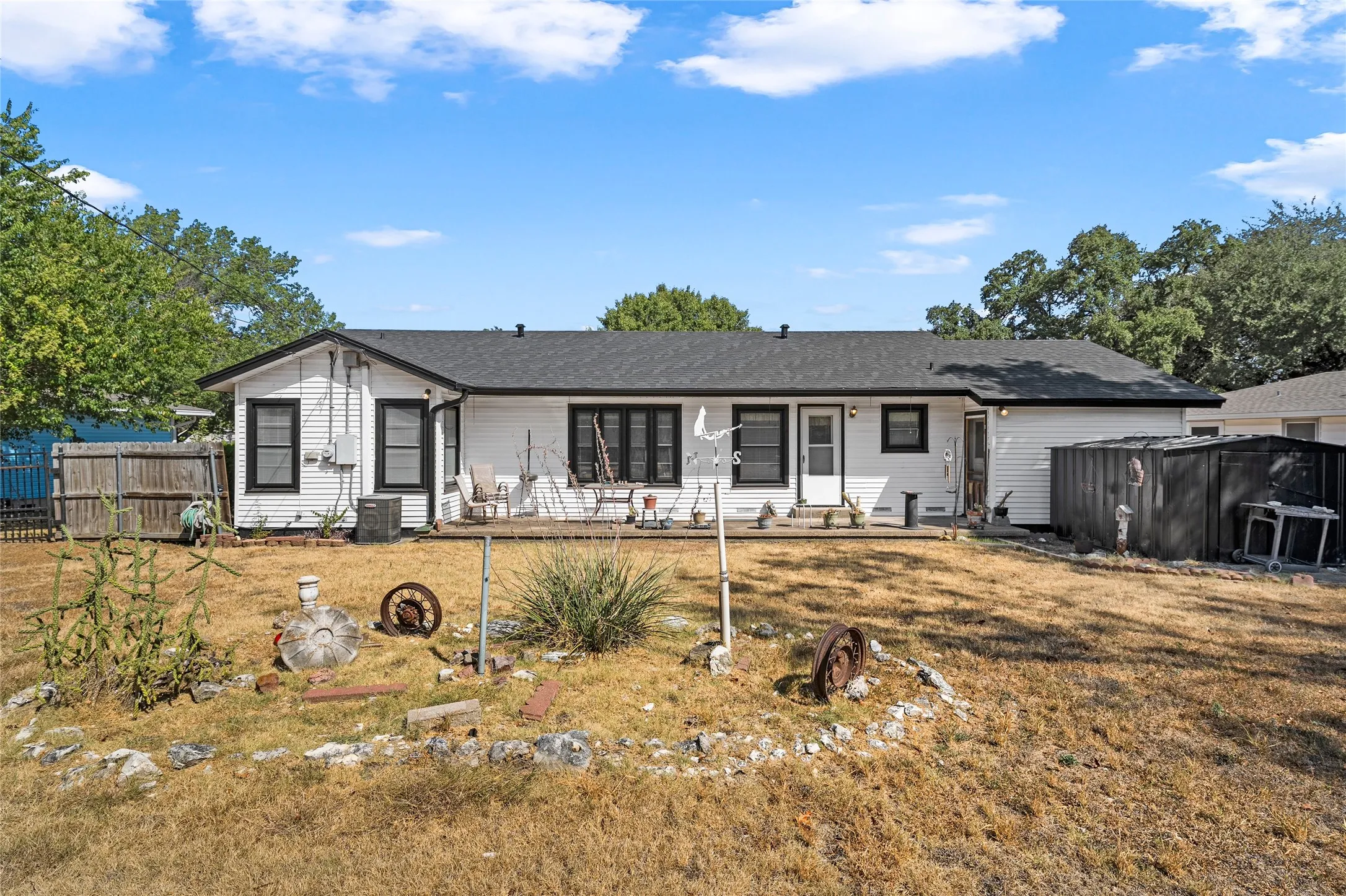 Single Family Residence For Sale in Mc Lennan County , 1336 Sunset Street, Waco, Texas 76710, 3 Bedroom, 1 Bathroom, 1 Garage spaces, 1,319 Sqft, built in 1952, mls#21385495, Real Estate Agent in Waco, Homes For Sale in Mc Lennan county, Homes For Sale in Waco, Realtor in Waco Texas, Real Estate Brokerage Independent Realty Texas, Luminita Cordes Realtor