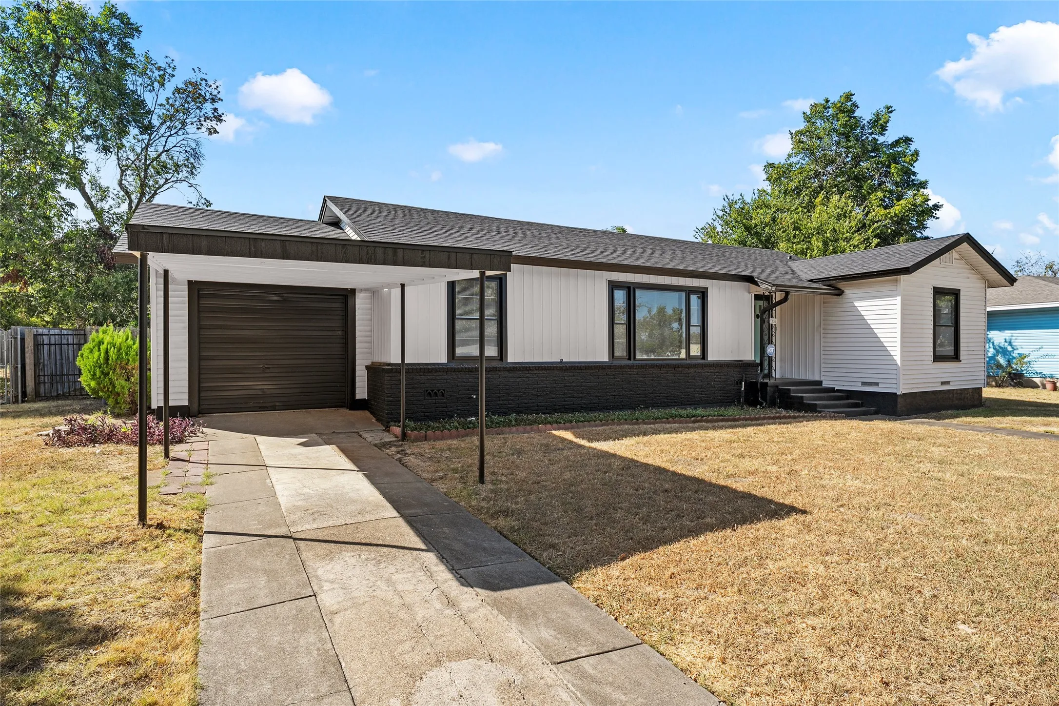Single Family Residence For Sale in Mc Lennan County , 1336 Sunset Street, Waco, Texas 76710, 3 Bedroom, 1 Bathroom, 1 Garage spaces, 1,319 Sqft, built in 1952, mls#21385495, Real Estate Agent in Waco, Homes For Sale in Mc Lennan county, Homes For Sale in Waco, Realtor in Waco Texas, Real Estate Brokerage Independent Realty Texas, Luminita Cordes Realtor
