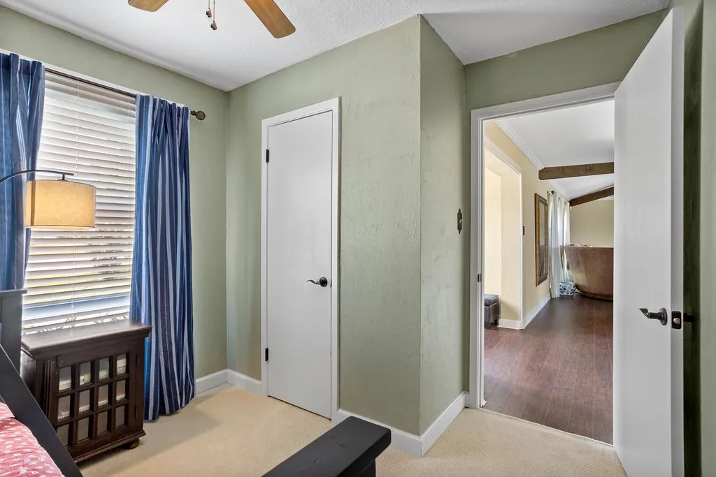 Single Family Residence For Rent in Hood County , 4301 Crescent Drive, De Cordova, Texas 76049, 3 Bedroom, 2 Bathroom, 2 Garage spaces, 1,900 Sqft, built in 1972, mls#21385440, Real Estate Agent in De Cordova, Homes For Rent in Hood county, Homes For Rent in De Cordova, Realtor in De Cordova Texas, Real Estate Brokerage Independent Realty Texas, Luminita Cordes Realtor