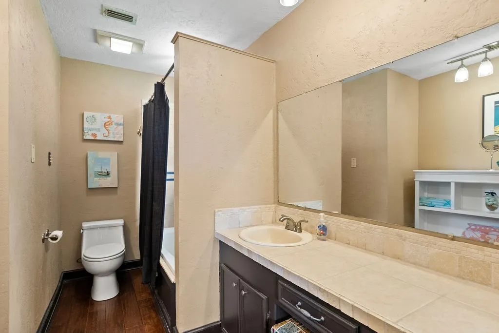 Single Family Residence For Rent in Hood County , 4301 Crescent Drive, De Cordova, Texas 76049, 3 Bedroom, 2 Bathroom, 2 Garage spaces, 1,900 Sqft, built in 1972, mls#21385440, Real Estate Agent in De Cordova, Homes For Rent in Hood county, Homes For Rent in De Cordova, Realtor in De Cordova Texas, Real Estate Brokerage Independent Realty Texas, Luminita Cordes Realtor