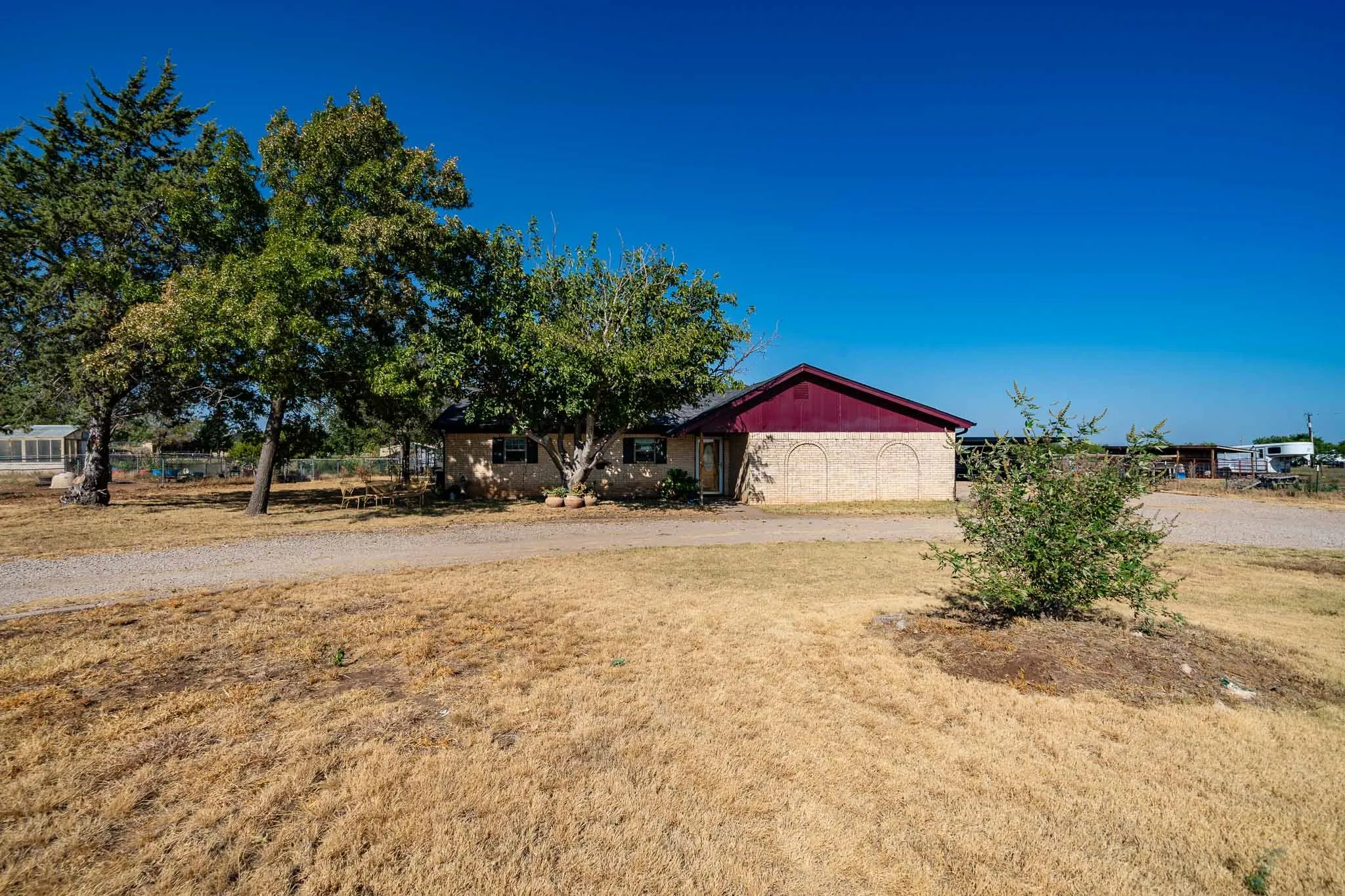 Farm For Sale in Jones County , 20767 CR 309, Abilene, Texas 79601, 3 Bedroom, 2 Bathroom, Garage spaces, 1,925 Sqft, built in 1977, mls#21362052, Real Estate Agent in Abilene, Homes For Sale in Jones county, Homes For Sale in Abilene, Realtor in Abilene Texas, Real Estate Brokerage Independent Realty Texas, Luminita Cordes Realtor