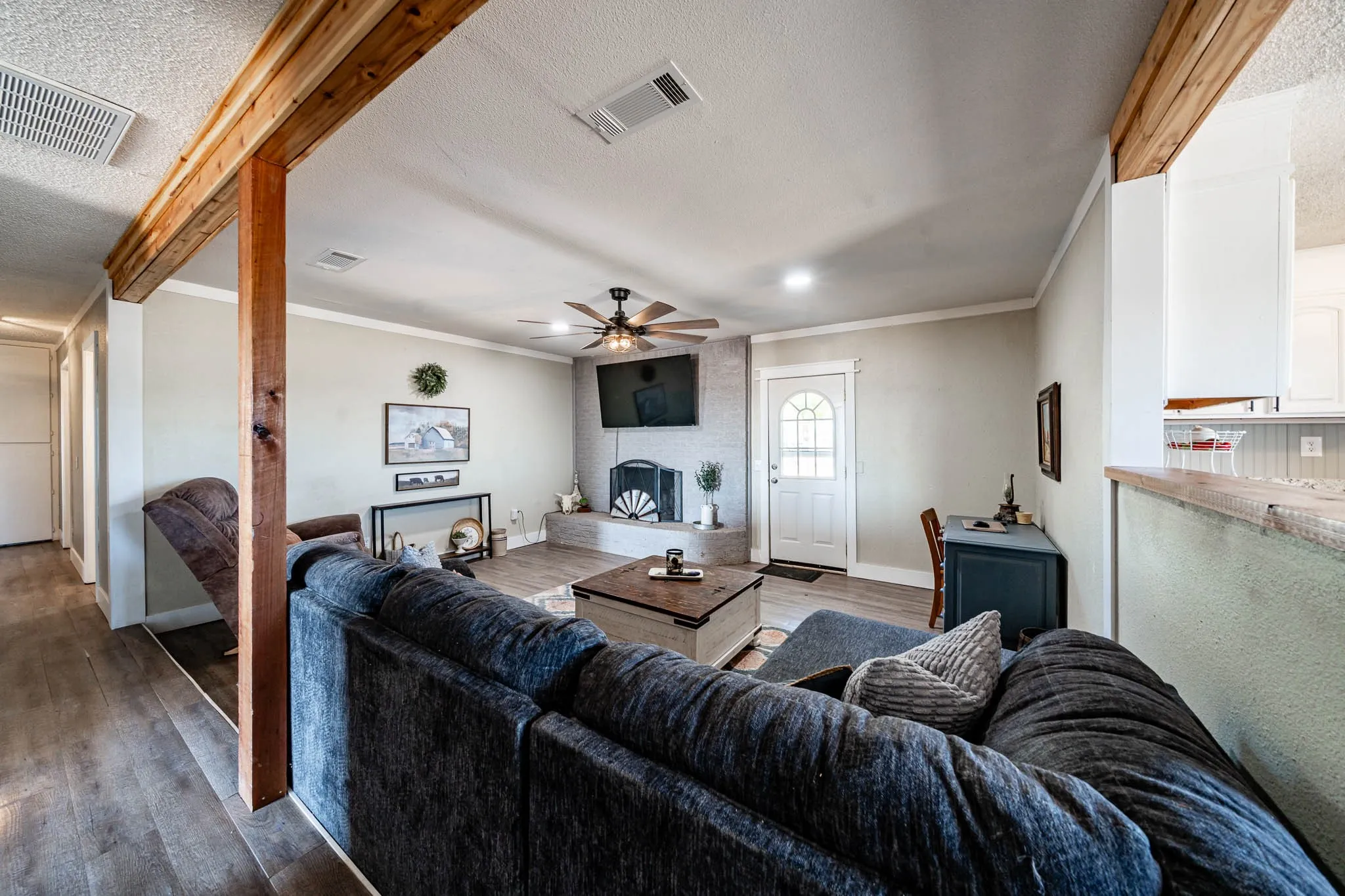 Farm For Sale in Jones County , 20767 CR 309, Abilene, Texas 79601, 3 Bedroom, 2 Bathroom, Garage spaces, 1,925 Sqft, built in 1977, mls#21362052, Real Estate Agent in Abilene, Homes For Sale in Jones county, Homes For Sale in Abilene, Realtor in Abilene Texas, Real Estate Brokerage Independent Realty Texas, Luminita Cordes Realtor