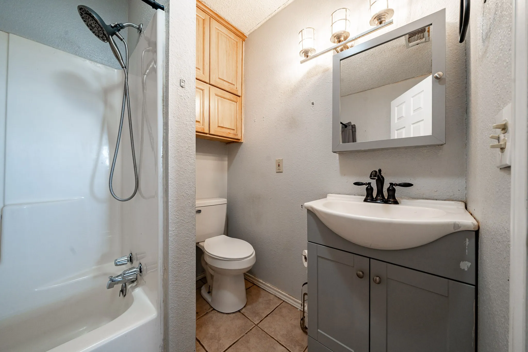 Farm For Sale in Jones County , 20767 CR 309, Abilene, Texas 79601, 3 Bedroom, 2 Bathroom, Garage spaces, 1,925 Sqft, built in 1977, mls#21362052, Real Estate Agent in Abilene, Homes For Sale in Jones county, Homes For Sale in Abilene, Realtor in Abilene Texas, Real Estate Brokerage Independent Realty Texas, Luminita Cordes Realtor