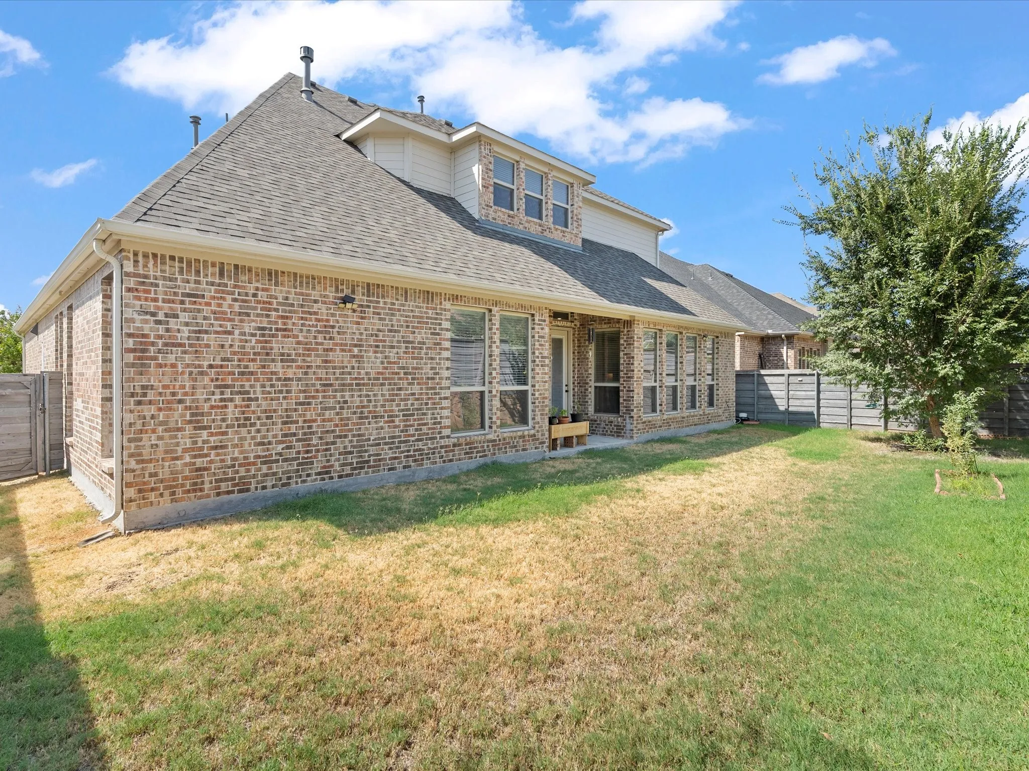 Single Family Residence For Rent in Denton County , 4704 Bonfire Way, Little Elm, Texas 76227, 4 Bedroom, 3 Bathroom, 2 Garage spaces, 3,136 Sqft, built in 2017, mls#21369035, Real Estate Agent in Little Elm, Homes For Rent in Denton county, Homes For Rent in Little Elm, Realtor in Little Elm Texas, Real Estate Brokerage Independent Realty Texas, Luminita Cordes Realtor