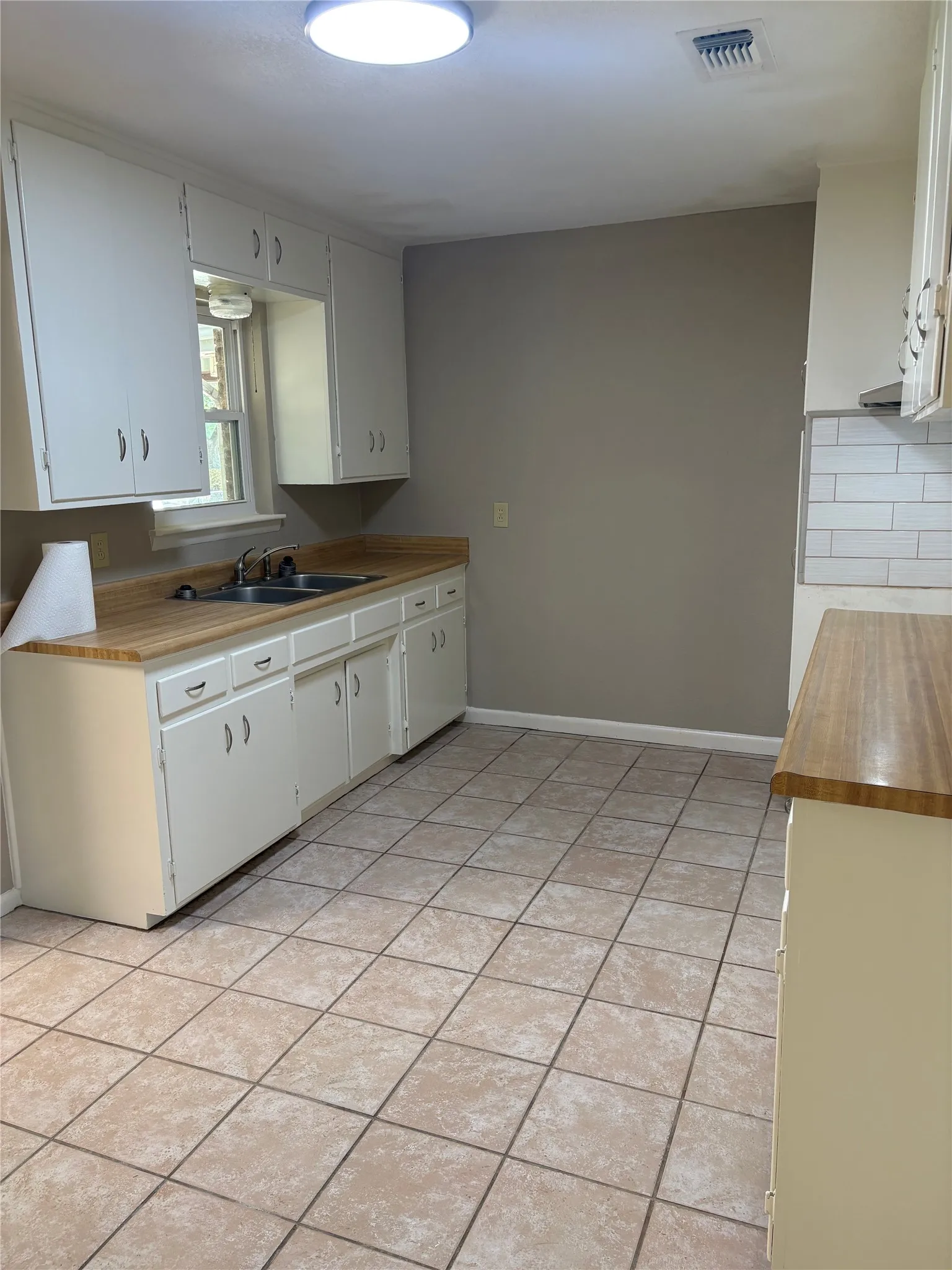 Single Family Residence For Rent in Wise County , 7342 Fm 1810, Chico, Texas 76431, 3 Bedroom, 2 Bathroom, 2 Garage spaces, 2,199 Sqft, built in 1962, mls#21381910, Real Estate Agent in Chico, Homes For Rent in Wise county, Homes For Rent in Chico, Realtor in Chico Texas, Real Estate Brokerage Independent Realty Texas, Luminita Cordes Realtor