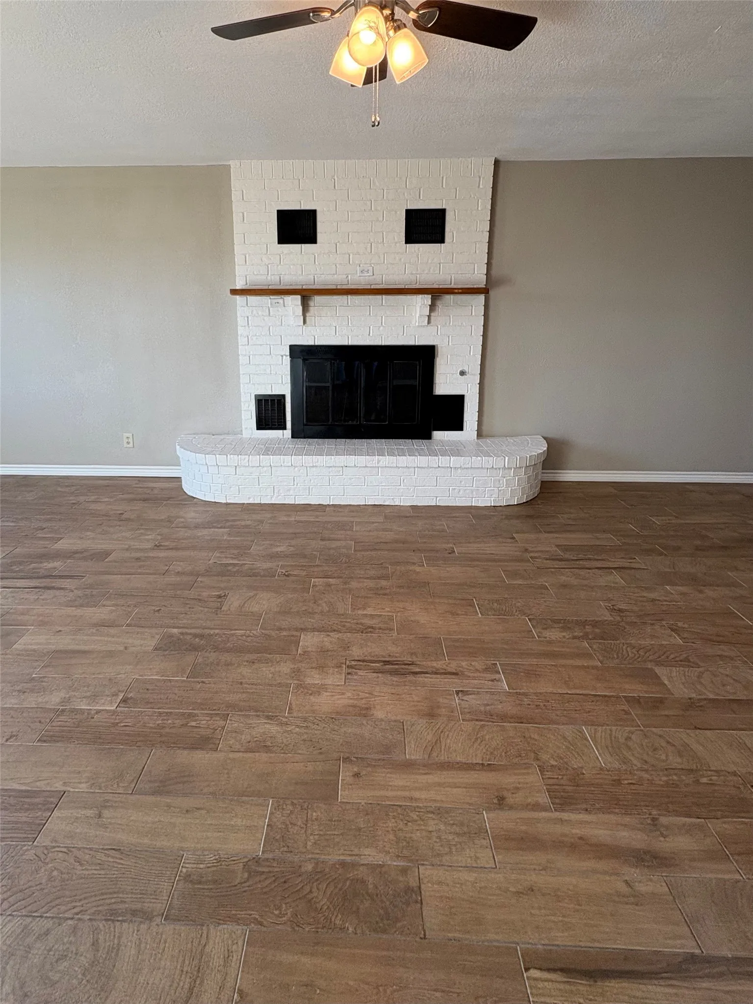 Single Family Residence For Rent in Wise County , 7342 Fm 1810, Chico, Texas 76431, 3 Bedroom, 2 Bathroom, 2 Garage spaces, 2,199 Sqft, built in 1962, mls#21381910, Real Estate Agent in Chico, Homes For Rent in Wise county, Homes For Rent in Chico, Realtor in Chico Texas, Real Estate Brokerage Independent Realty Texas, Luminita Cordes Realtor