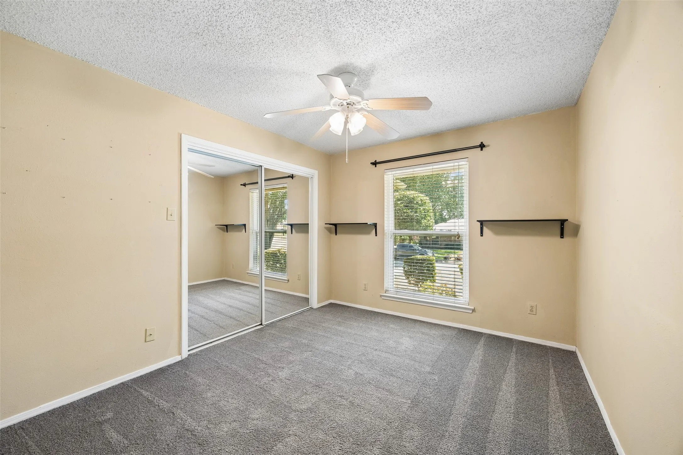 Single Family Residence For Sale in Tarrant County , 5729 Sage Bloom Drive, Arlington, Texas 76017, 4 Bedroom, 3 Bathroom, 2 Garage spaces, 2,131 Sqft, built in 1980, mls#21384721, Real Estate Agent in Arlington, Homes For Sale in Tarrant county, Homes For Sale in Arlington, Realtor in Arlington Texas, Real Estate Brokerage Independent Realty Texas, Luminita Cordes Realtor