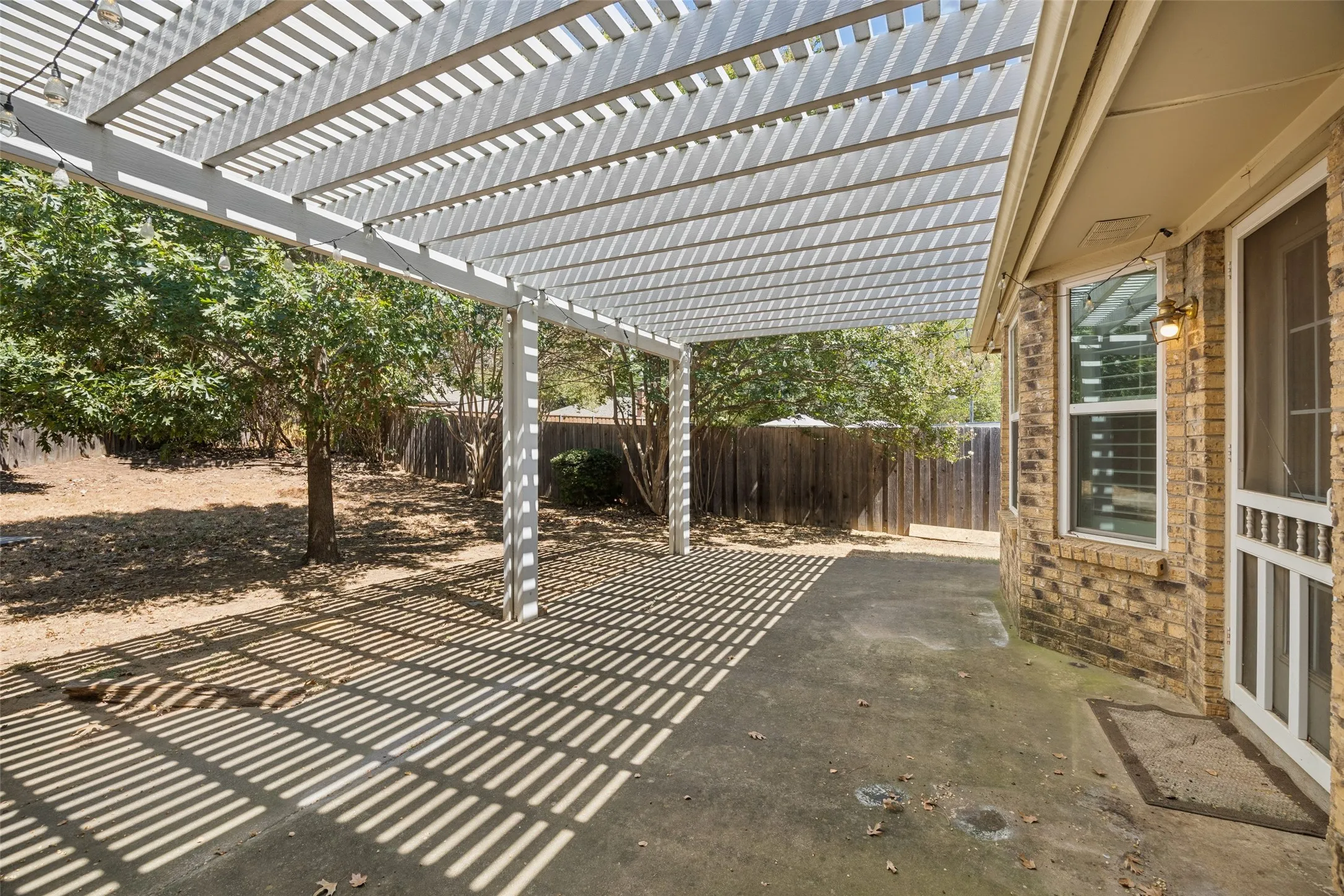 Single Family Residence For Sale in Tarrant County , 5729 Sage Bloom Drive, Arlington, Texas 76017, 4 Bedroom, 3 Bathroom, 2 Garage spaces, 2,131 Sqft, built in 1980, mls#21384721, Real Estate Agent in Arlington, Homes For Sale in Tarrant county, Homes For Sale in Arlington, Realtor in Arlington Texas, Real Estate Brokerage Independent Realty Texas, Luminita Cordes Realtor