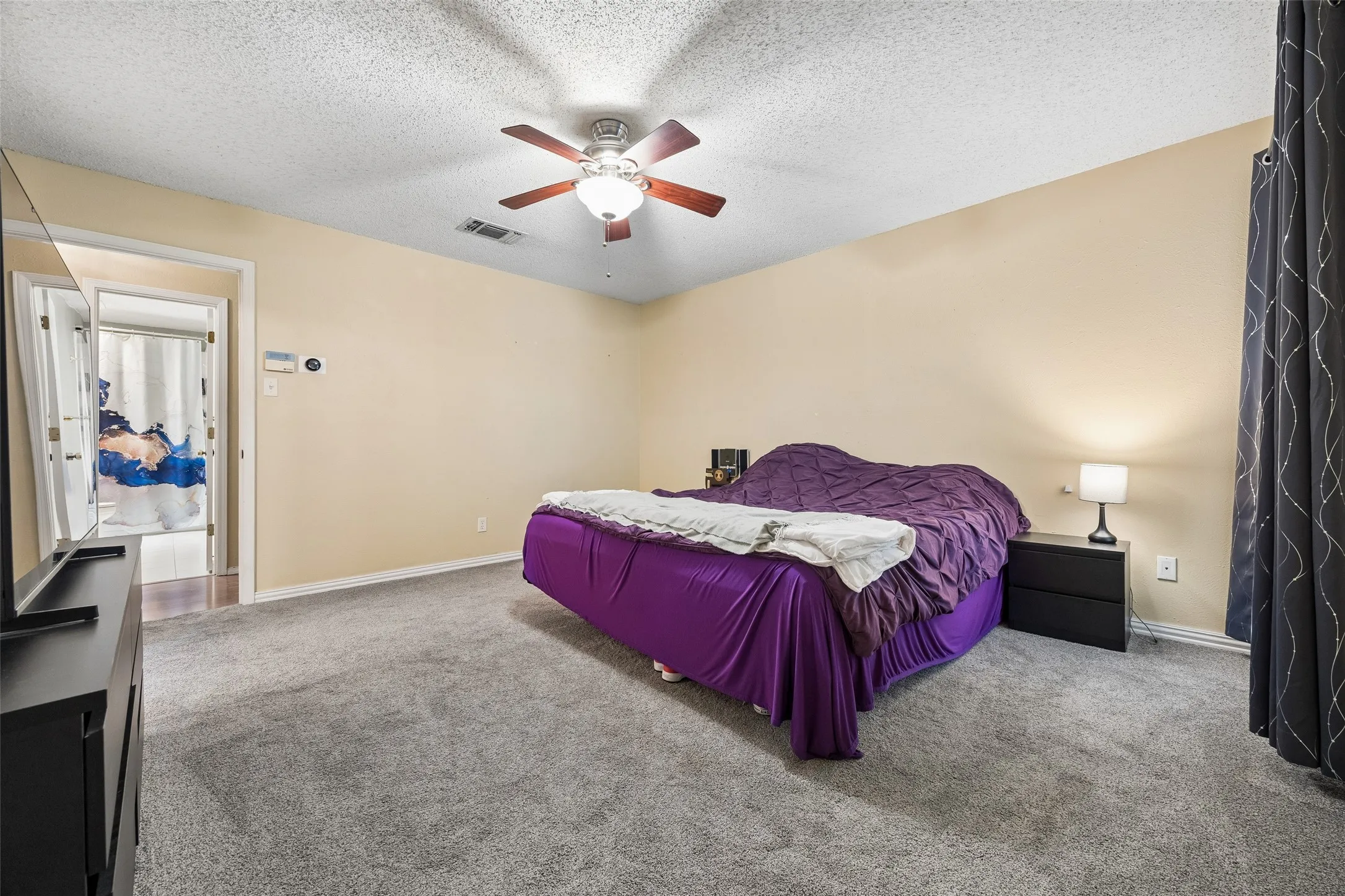 Single Family Residence For Sale in Tarrant County , 5729 Sage Bloom Drive, Arlington, Texas 76017, 4 Bedroom, 3 Bathroom, 2 Garage spaces, 2,131 Sqft, built in 1980, mls#21384721, Real Estate Agent in Arlington, Homes For Sale in Tarrant county, Homes For Sale in Arlington, Realtor in Arlington Texas, Real Estate Brokerage Independent Realty Texas, Luminita Cordes Realtor