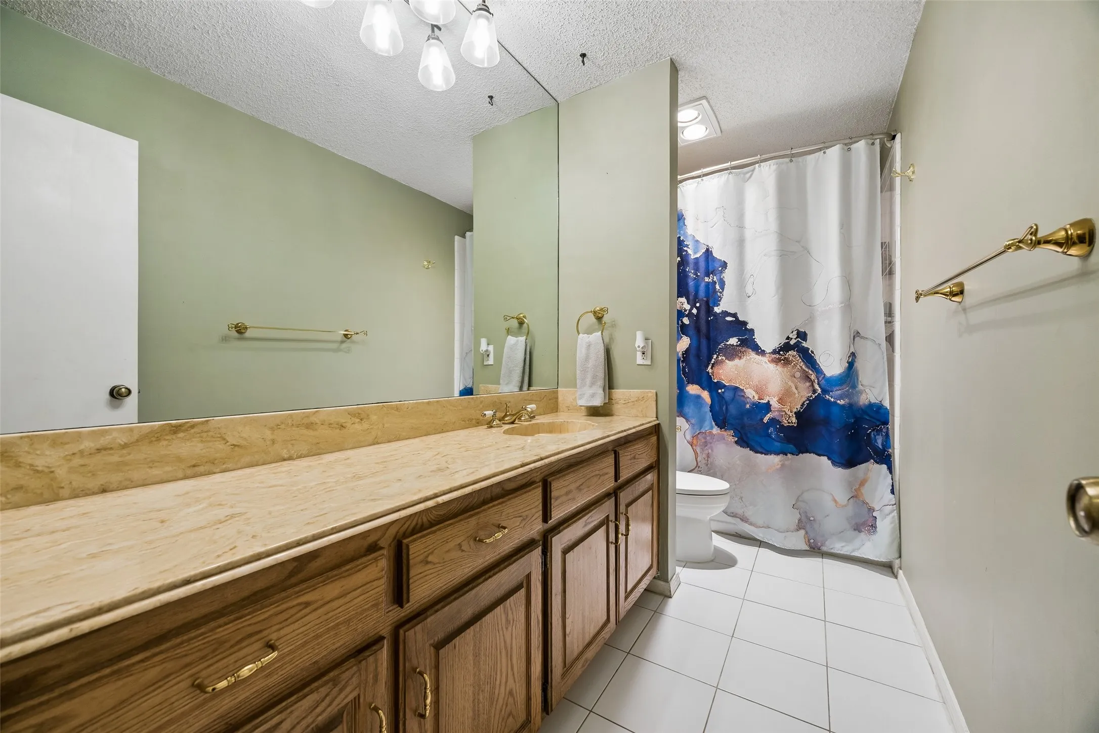 Single Family Residence For Sale in Tarrant County , 5729 Sage Bloom Drive, Arlington, Texas 76017, 4 Bedroom, 3 Bathroom, 2 Garage spaces, 2,131 Sqft, built in 1980, mls#21384721, Real Estate Agent in Arlington, Homes For Sale in Tarrant county, Homes For Sale in Arlington, Realtor in Arlington Texas, Real Estate Brokerage Independent Realty Texas, Luminita Cordes Realtor