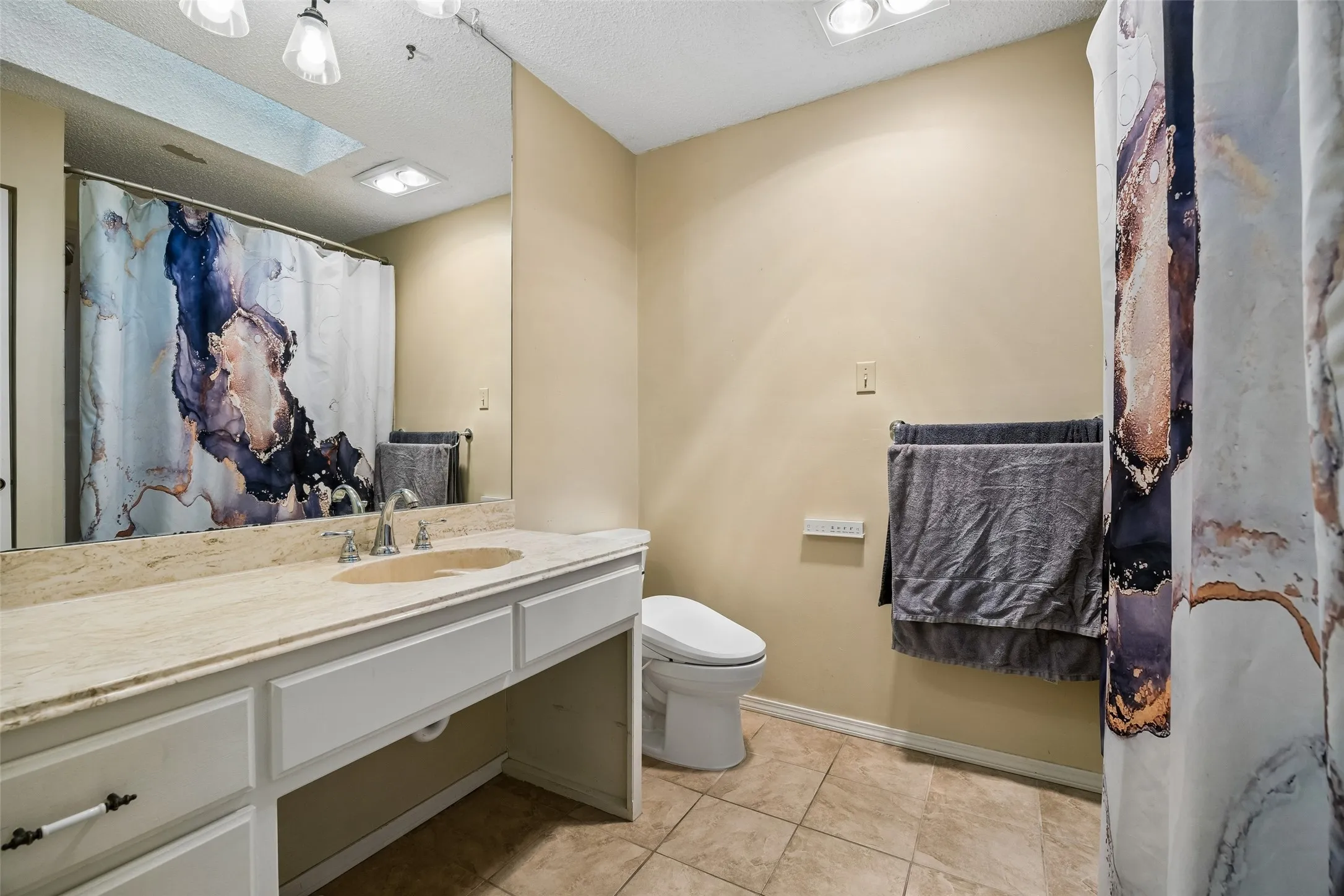 Single Family Residence For Sale in Tarrant County , 5729 Sage Bloom Drive, Arlington, Texas 76017, 4 Bedroom, 3 Bathroom, 2 Garage spaces, 2,131 Sqft, built in 1980, mls#21384721, Real Estate Agent in Arlington, Homes For Sale in Tarrant county, Homes For Sale in Arlington, Realtor in Arlington Texas, Real Estate Brokerage Independent Realty Texas, Luminita Cordes Realtor