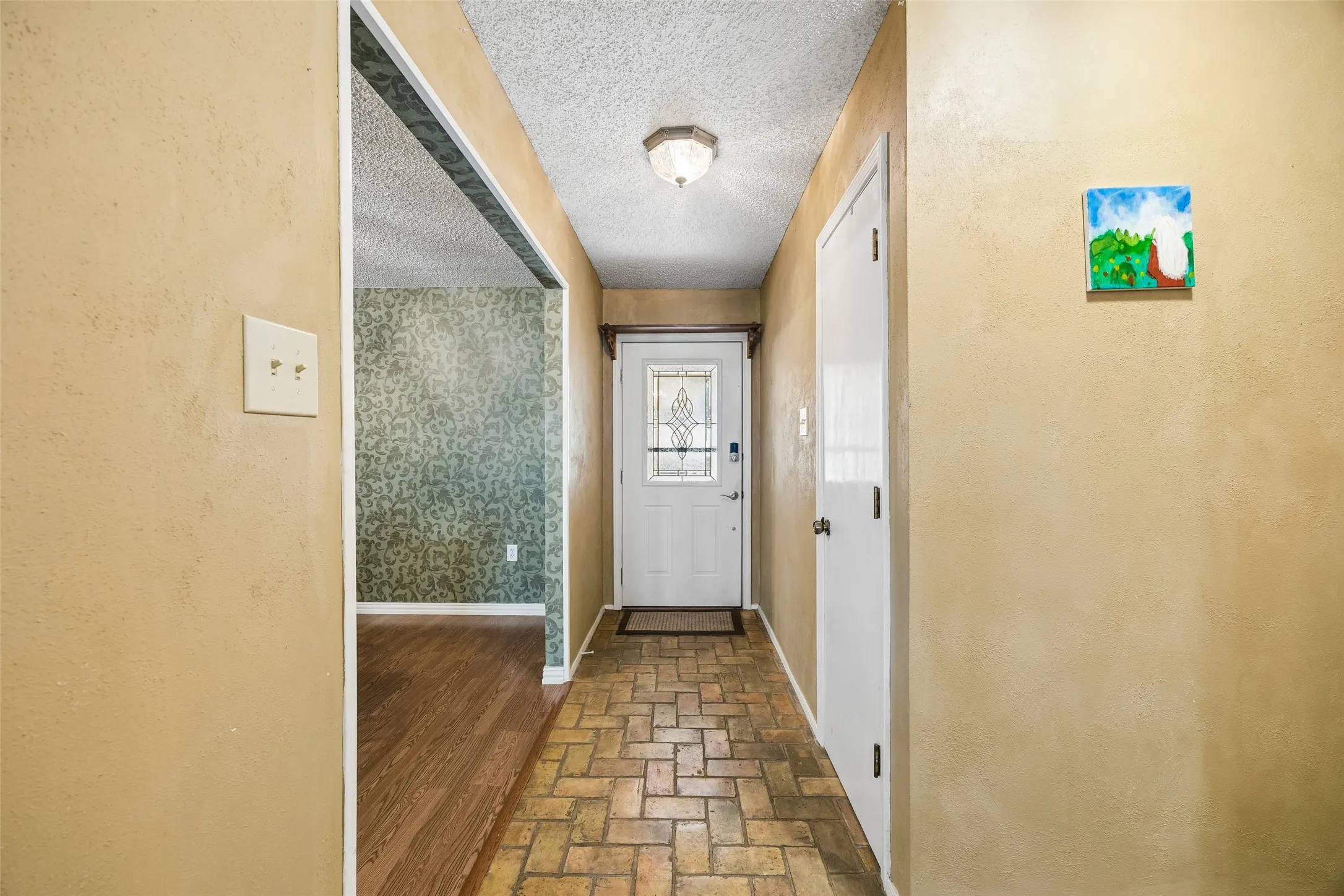 Single Family Residence For Sale in Tarrant County , 5729 Sage Bloom Drive, Arlington, Texas 76017, 4 Bedroom, 3 Bathroom, 2 Garage spaces, 2,131 Sqft, built in 1980, mls#21384721, Real Estate Agent in Arlington, Homes For Sale in Tarrant county, Homes For Sale in Arlington, Realtor in Arlington Texas, Real Estate Brokerage Independent Realty Texas, Luminita Cordes Realtor