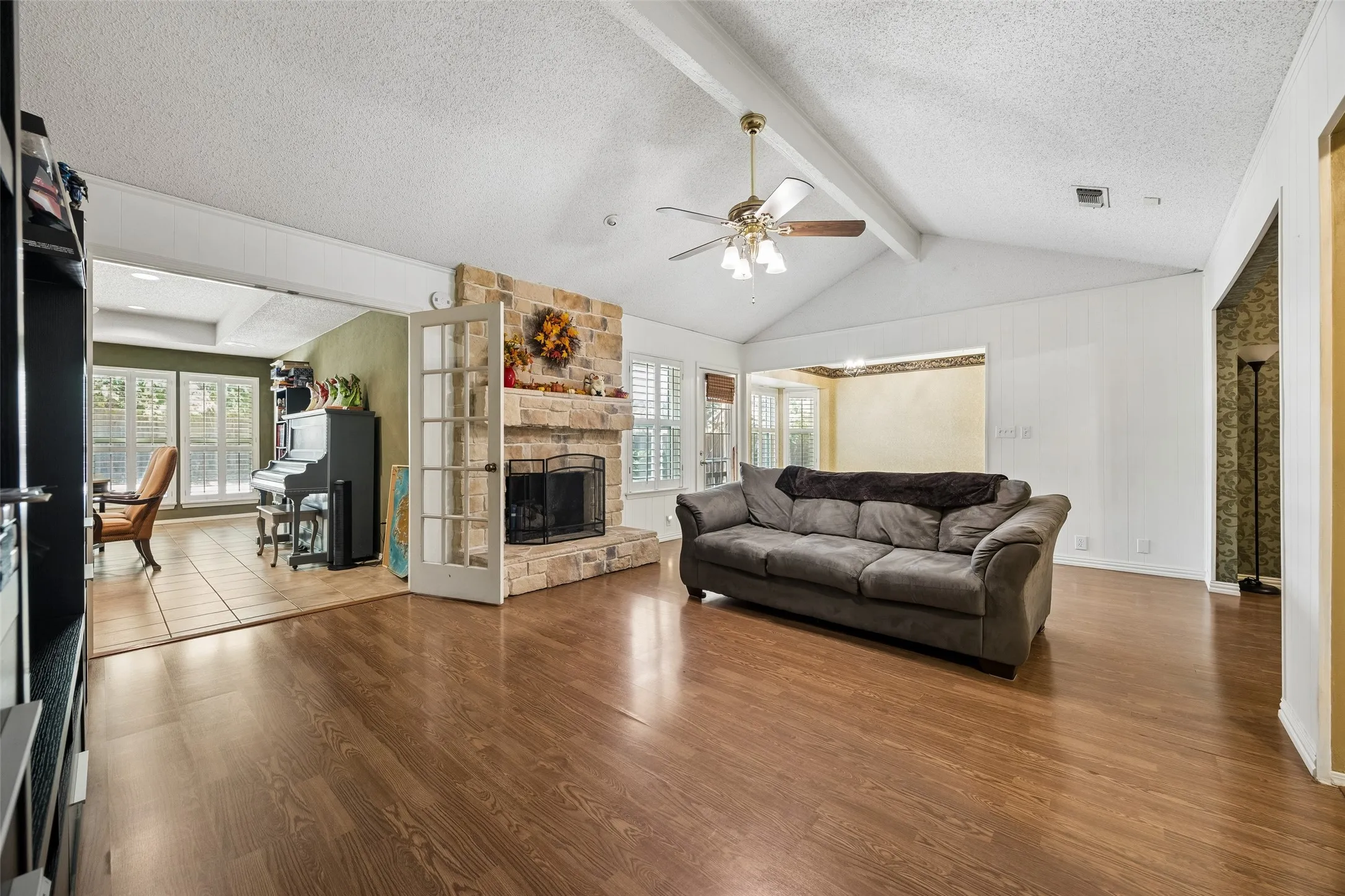 Single Family Residence For Sale in Tarrant County , 5729 Sage Bloom Drive, Arlington, Texas 76017, 4 Bedroom, 3 Bathroom, 2 Garage spaces, 2,131 Sqft, built in 1980, mls#21384721, Real Estate Agent in Arlington, Homes For Sale in Tarrant county, Homes For Sale in Arlington, Realtor in Arlington Texas, Real Estate Brokerage Independent Realty Texas, Luminita Cordes Realtor