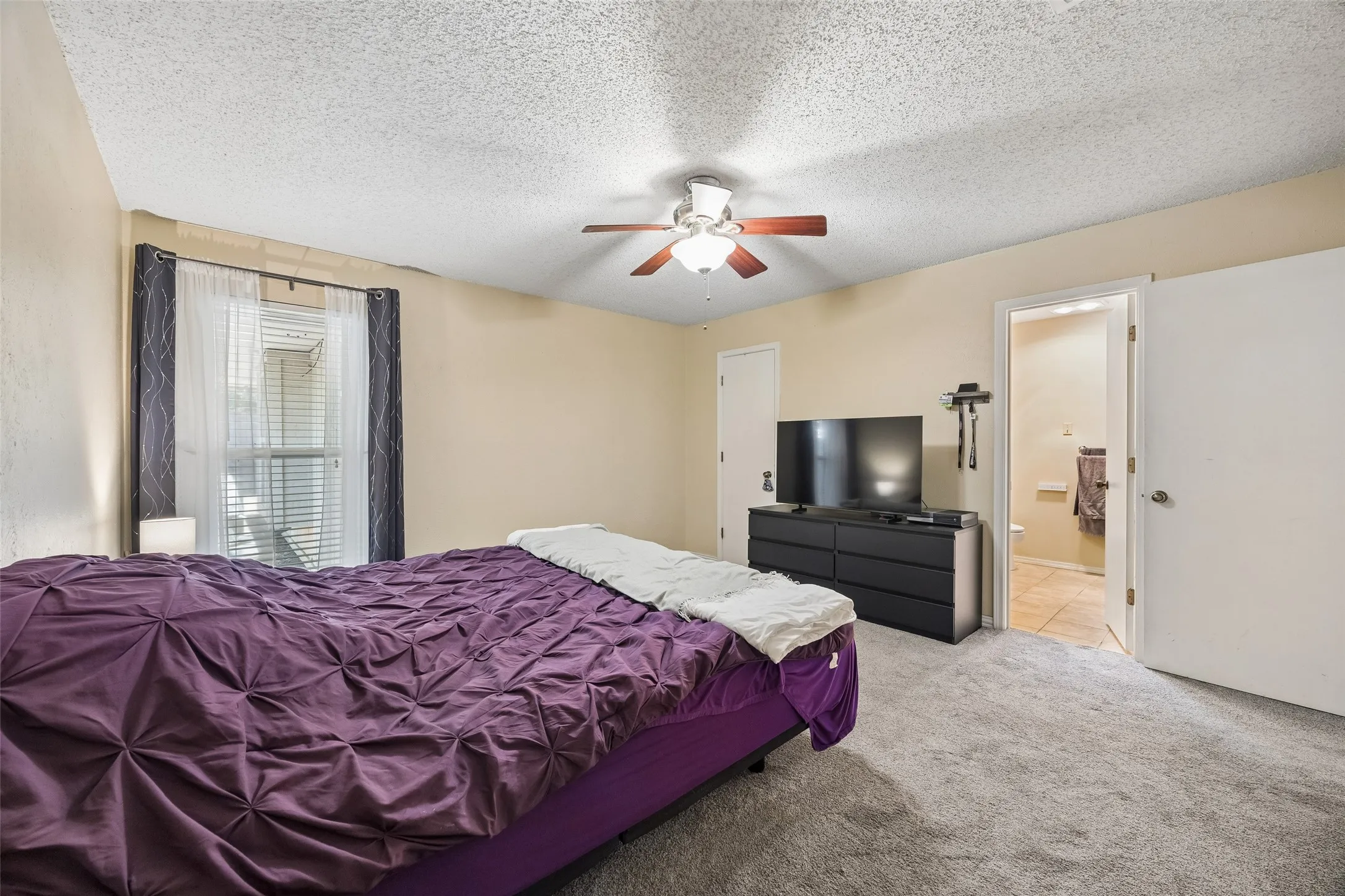 Single Family Residence For Sale in Tarrant County , 5729 Sage Bloom Drive, Arlington, Texas 76017, 4 Bedroom, 3 Bathroom, 2 Garage spaces, 2,131 Sqft, built in 1980, mls#21384721, Real Estate Agent in Arlington, Homes For Sale in Tarrant county, Homes For Sale in Arlington, Realtor in Arlington Texas, Real Estate Brokerage Independent Realty Texas, Luminita Cordes Realtor