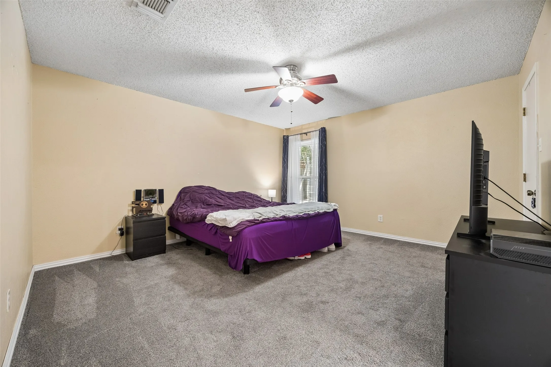 Single Family Residence For Sale in Tarrant County , 5729 Sage Bloom Drive, Arlington, Texas 76017, 4 Bedroom, 3 Bathroom, 2 Garage spaces, 2,131 Sqft, built in 1980, mls#21384721, Real Estate Agent in Arlington, Homes For Sale in Tarrant county, Homes For Sale in Arlington, Realtor in Arlington Texas, Real Estate Brokerage Independent Realty Texas, Luminita Cordes Realtor