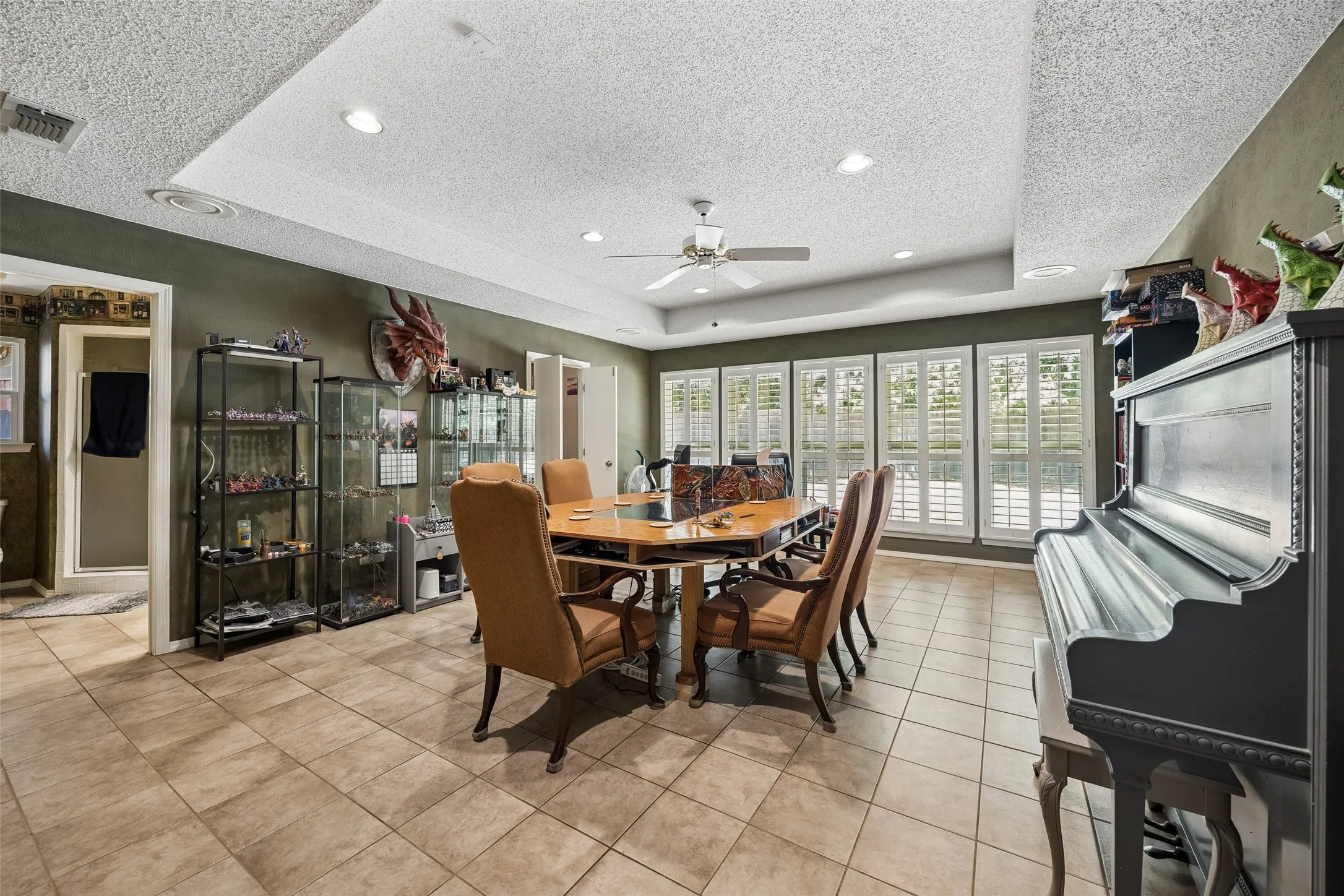 Single Family Residence For Sale in Tarrant County , 5729 Sage Bloom Drive, Arlington, Texas 76017, 4 Bedroom, 3 Bathroom, 2 Garage spaces, 2,131 Sqft, built in 1980, mls#21384721, Real Estate Agent in Arlington, Homes For Sale in Tarrant county, Homes For Sale in Arlington, Realtor in Arlington Texas, Real Estate Brokerage Independent Realty Texas, Luminita Cordes Realtor