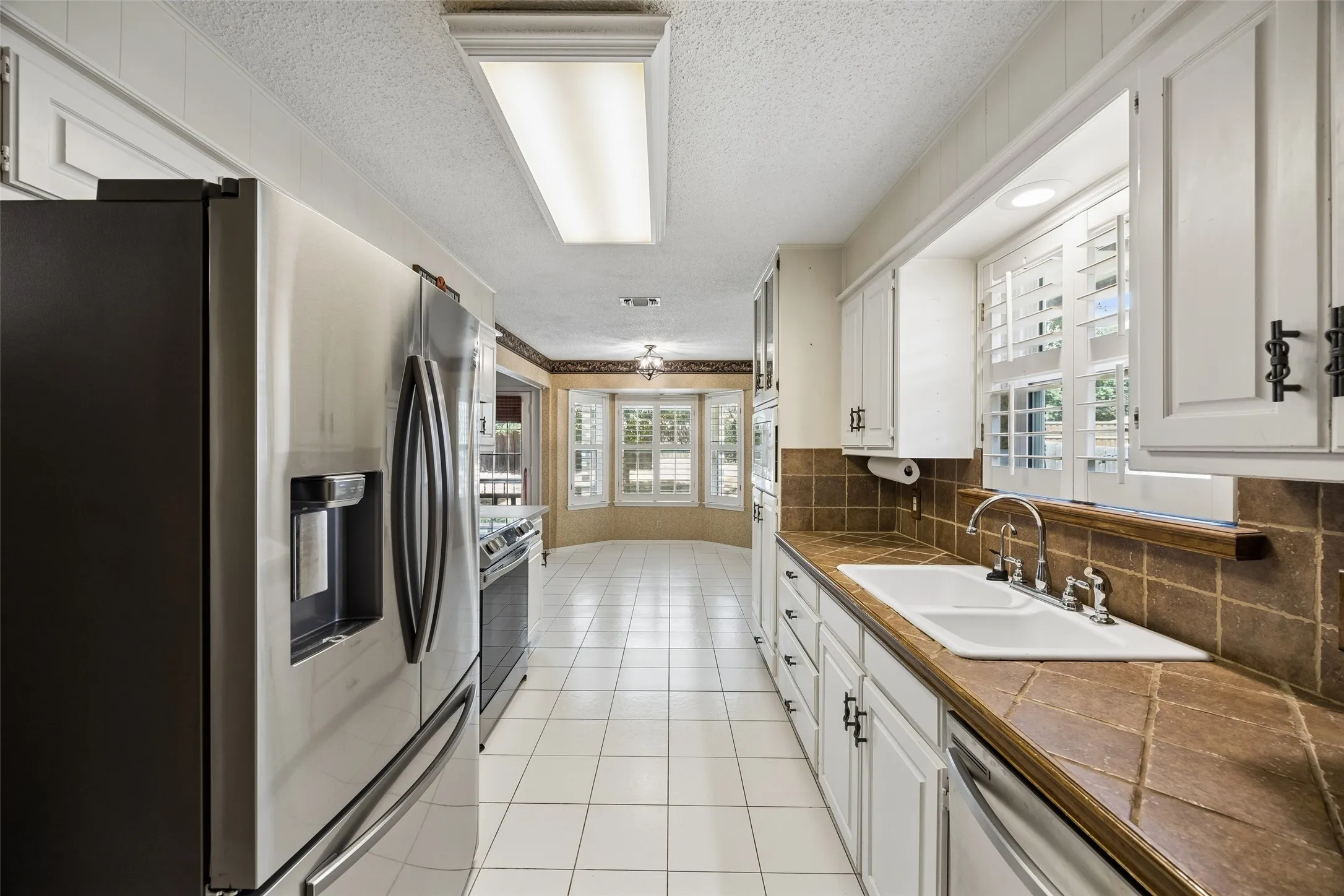 Single Family Residence For Sale in Tarrant County , 5729 Sage Bloom Drive, Arlington, Texas 76017, 4 Bedroom, 3 Bathroom, 2 Garage spaces, 2,131 Sqft, built in 1980, mls#21384721, Real Estate Agent in Arlington, Homes For Sale in Tarrant county, Homes For Sale in Arlington, Realtor in Arlington Texas, Real Estate Brokerage Independent Realty Texas, Luminita Cordes Realtor