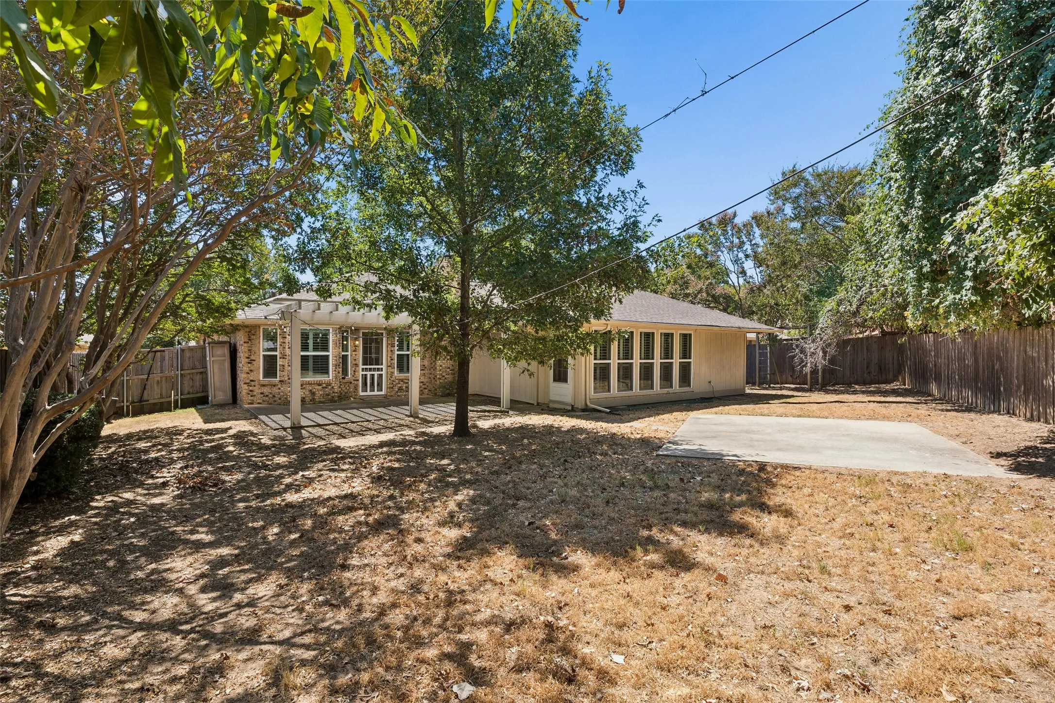 Single Family Residence For Sale in Tarrant County , 5729 Sage Bloom Drive, Arlington, Texas 76017, 4 Bedroom, 3 Bathroom, 2 Garage spaces, 2,131 Sqft, built in 1980, mls#21384721, Real Estate Agent in Arlington, Homes For Sale in Tarrant county, Homes For Sale in Arlington, Realtor in Arlington Texas, Real Estate Brokerage Independent Realty Texas, Luminita Cordes Realtor