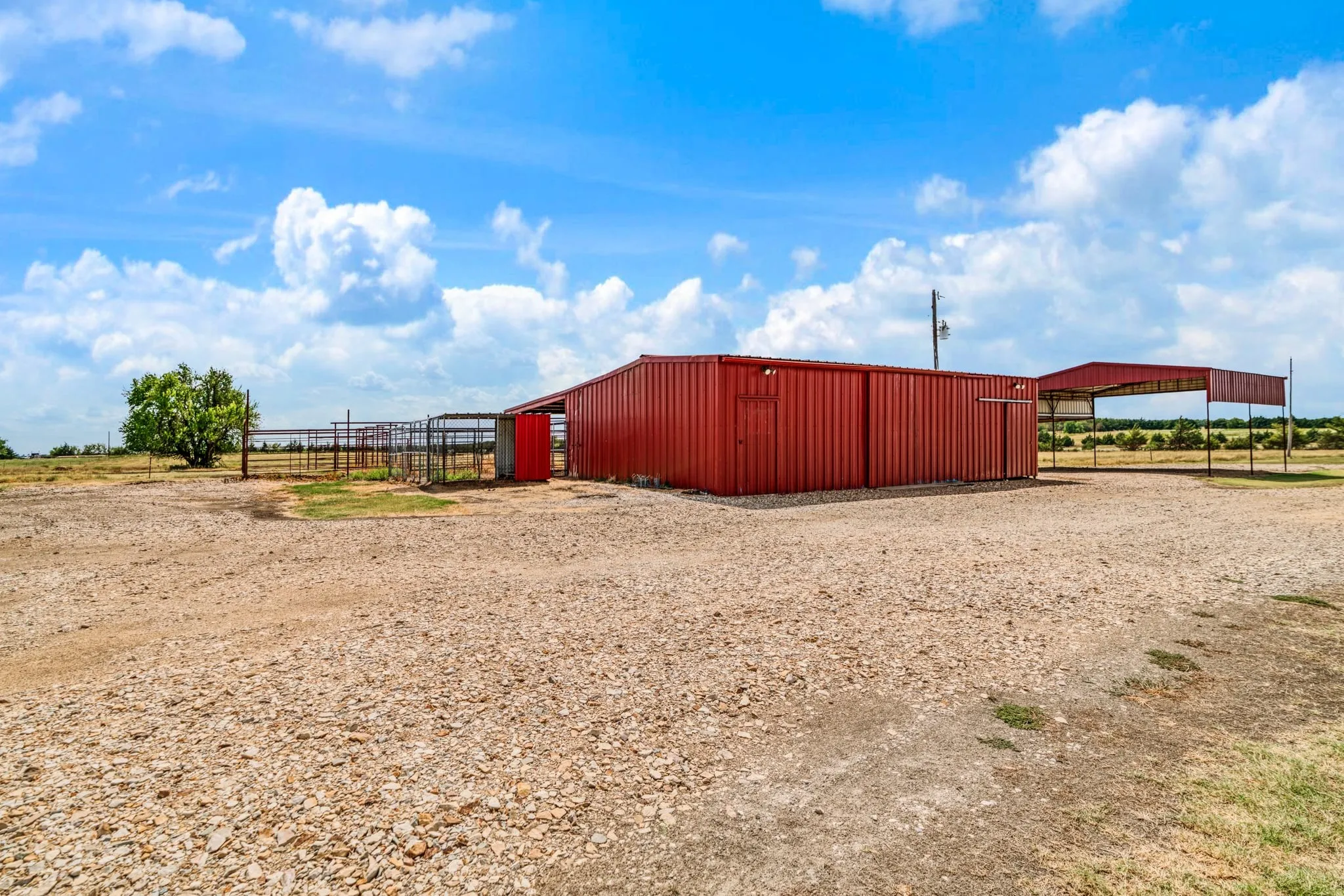 Single Family Residence For Sale in Lamar County , 1473 County Road 23900, Brookston, Texas 75421, 4 Bedroom, 2 Bathroom, Garage spaces, 2,038 Sqft, built in 2014, mls#21385459, Real Estate Agent in Brookston, Homes For Sale in Lamar county, Homes For Sale in Brookston, Realtor in Brookston Texas, Real Estate Brokerage Independent Realty Texas, Luminita Cordes Realtor