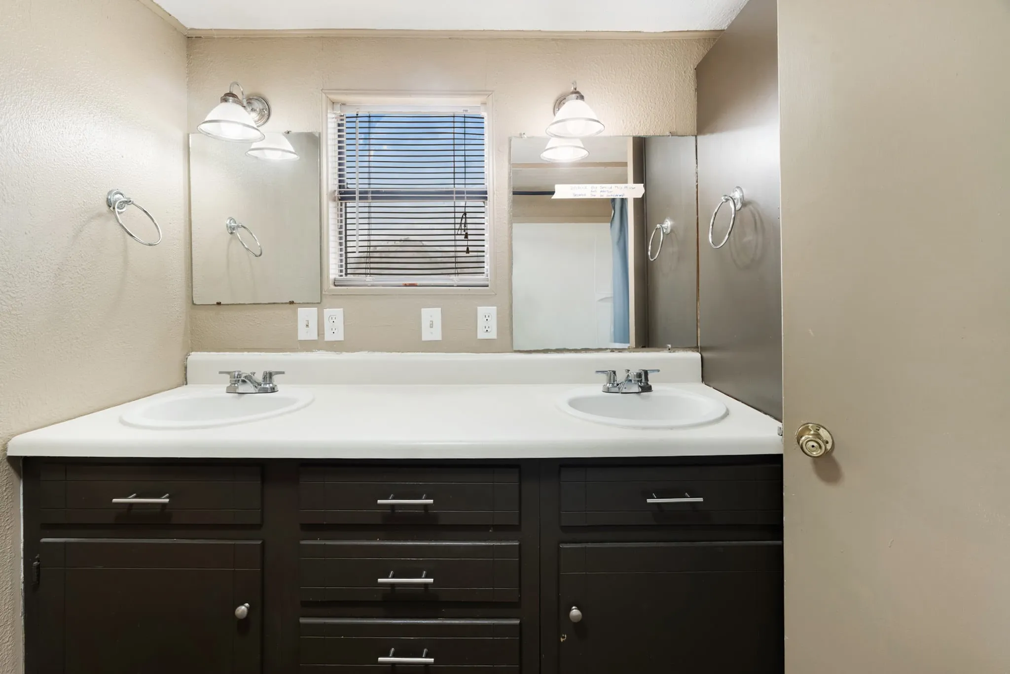 Single Family Residence For Sale in Lamar County , 1473 County Road 23900, Brookston, Texas 75421, 4 Bedroom, 2 Bathroom, Garage spaces, 2,038 Sqft, built in 2014, mls#21385459, Real Estate Agent in Brookston, Homes For Sale in Lamar county, Homes For Sale in Brookston, Realtor in Brookston Texas, Real Estate Brokerage Independent Realty Texas, Luminita Cordes Realtor