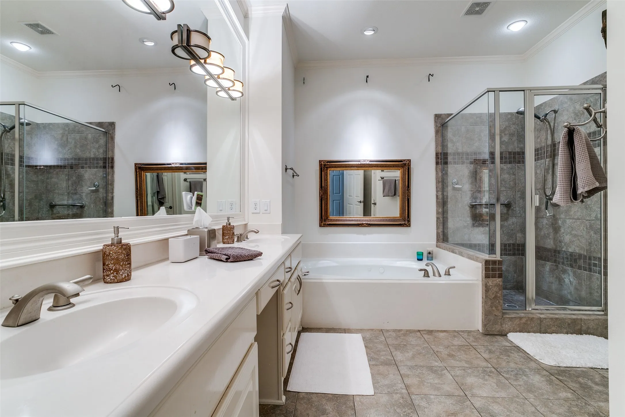 Townhouse For Rent in Dallas County , 2817 State Street, Dallas, Texas 75204, 3 Bedroom, 4 Bathroom, 2 Garage spaces, 2,714 Sqft, built in 2003, mls#21385632, Real Estate Agent in Dallas, Homes For Rent in Dallas county, Homes For Rent in Dallas, Realtor in Dallas Texas, Real Estate Brokerage Independent Realty Texas, Luminita Cordes Realtor