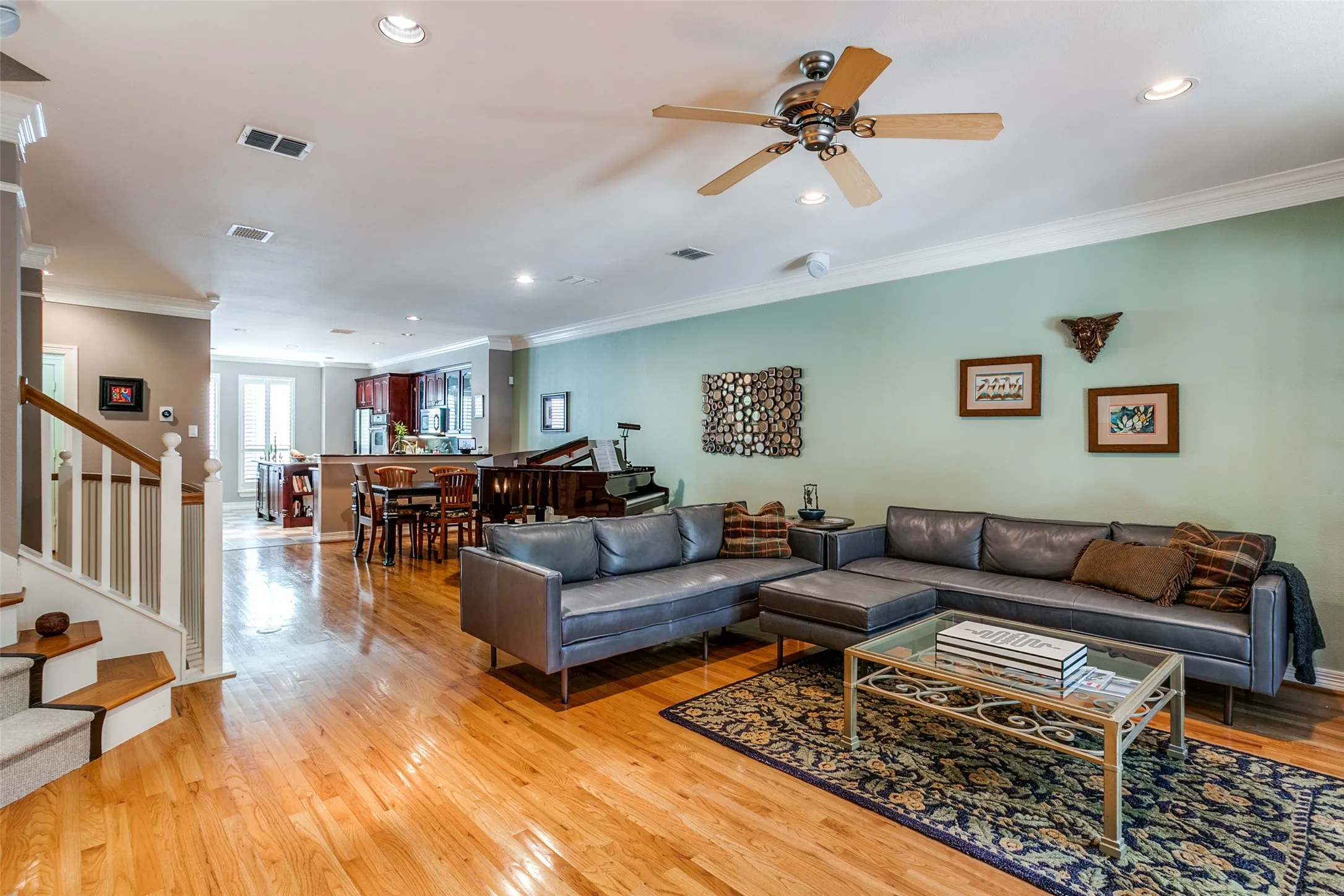 Townhouse For Rent in Dallas County , 2817 State Street, Dallas, Texas 75204, 3 Bedroom, 4 Bathroom, 2 Garage spaces, 2,714 Sqft, built in 2003, mls#21385632, Real Estate Agent in Dallas, Homes For Rent in Dallas county, Homes For Rent in Dallas, Realtor in Dallas Texas, Real Estate Brokerage Independent Realty Texas, Luminita Cordes Realtor