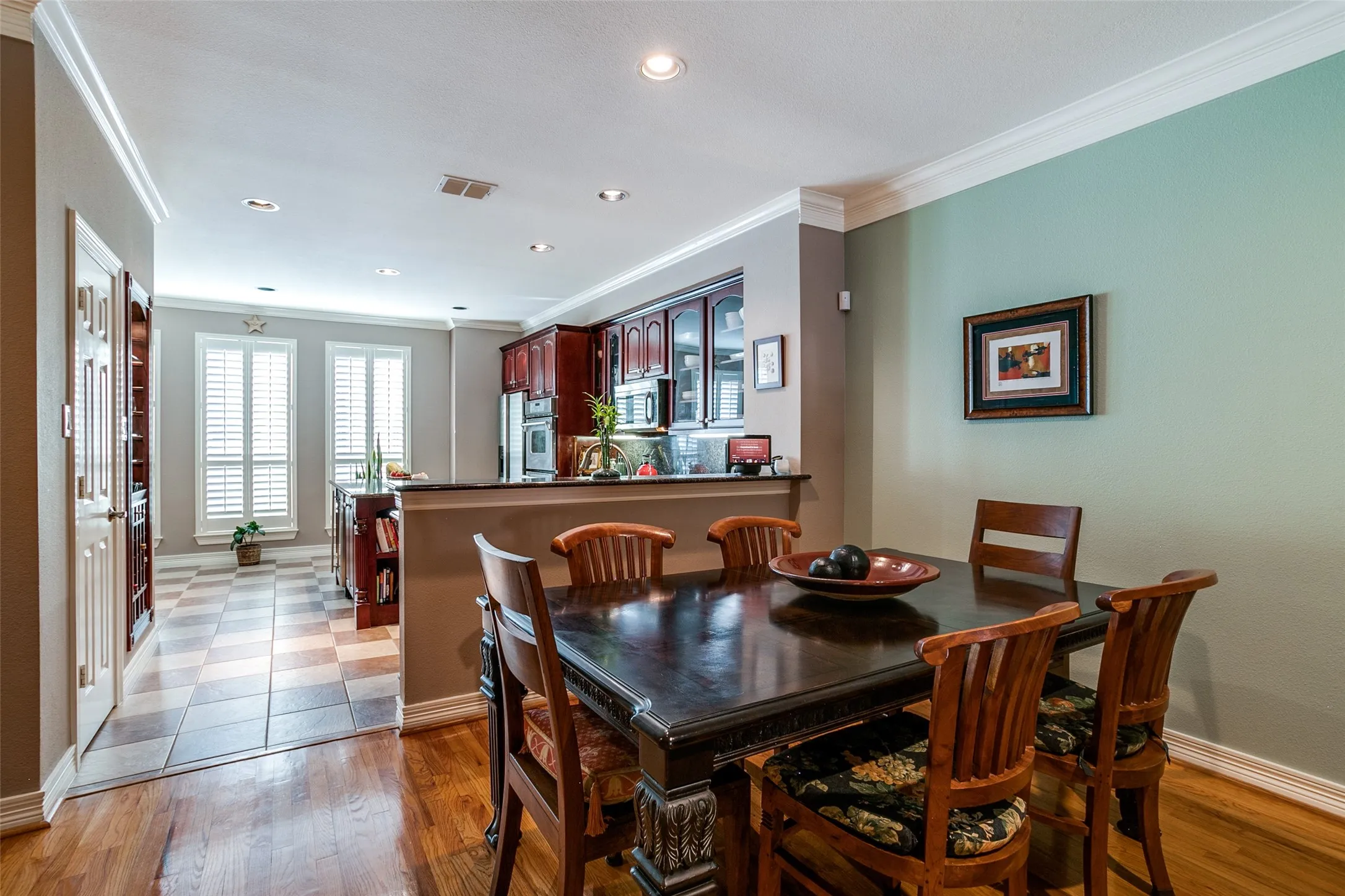 Townhouse For Rent in Dallas County , 2817 State Street, Dallas, Texas 75204, 3 Bedroom, 4 Bathroom, 2 Garage spaces, 2,714 Sqft, built in 2003, mls#21385632, Real Estate Agent in Dallas, Homes For Rent in Dallas county, Homes For Rent in Dallas, Realtor in Dallas Texas, Real Estate Brokerage Independent Realty Texas, Luminita Cordes Realtor