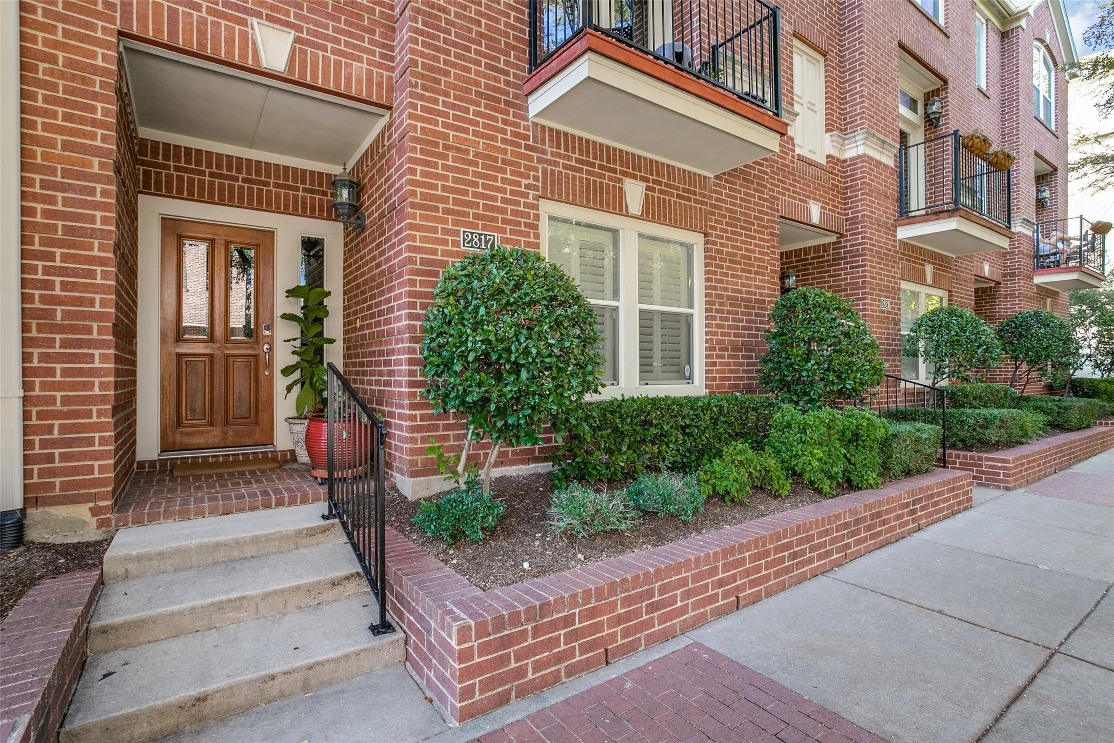Townhouse For Rent in Dallas County , 2817 State Street, Dallas, Texas 75204, 3 Bedroom, 4 Bathroom, 2 Garage spaces, 2,714 Sqft, built in 2003, mls#21385632, Real Estate Agent in Dallas, Homes For Rent in Dallas county, Homes For Rent in Dallas, Realtor in Dallas Texas, Real Estate Brokerage Independent Realty Texas, Luminita Cordes Realtor