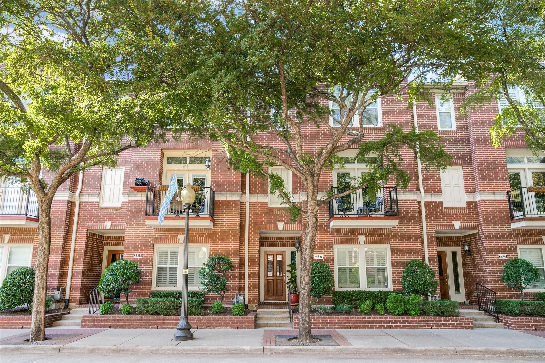 Townhouse For Rent in Dallas County , 2817 State Street, Dallas, Texas 75204, 3 Bedroom, 4 Bathroom, 2 Garage spaces, 2,714 Sqft, built in 2003, mls#21385632, Real Estate Agent in Dallas, Homes For Rent in Dallas county, Homes For Rent in Dallas, Realtor in Dallas Texas, Real Estate Brokerage Independent Realty Texas, Luminita Cordes Realtor