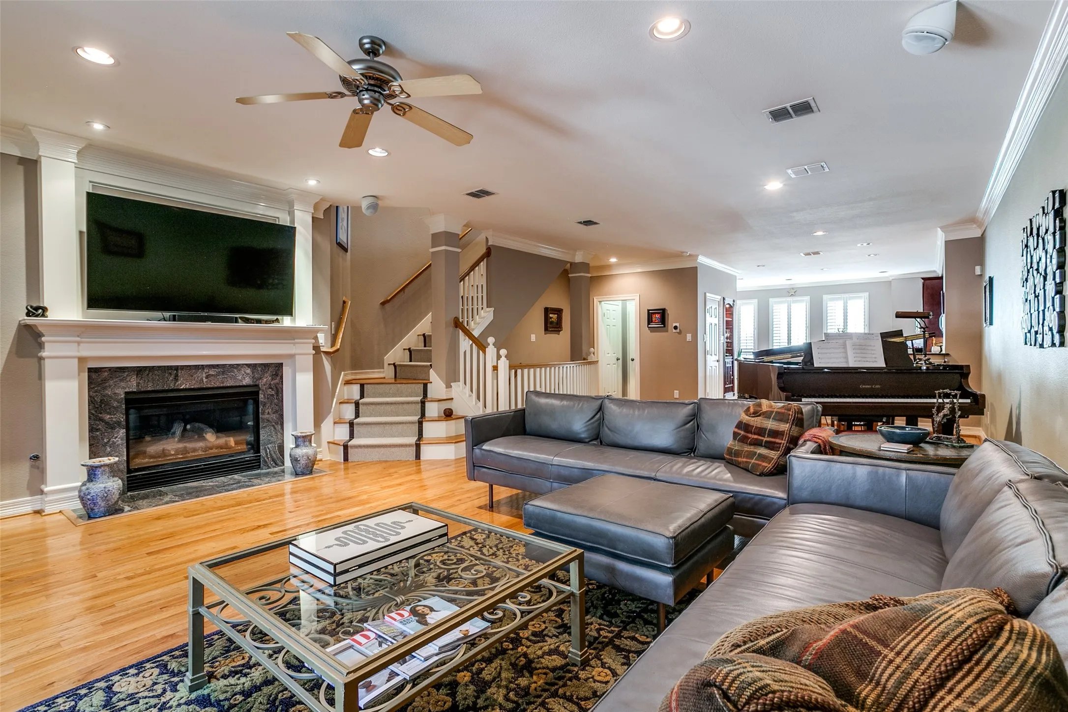 Townhouse For Rent in Dallas County , 2817 State Street, Dallas, Texas 75204, 3 Bedroom, 4 Bathroom, 2 Garage spaces, 2,714 Sqft, built in 2003, mls#21385632, Real Estate Agent in Dallas, Homes For Rent in Dallas county, Homes For Rent in Dallas, Realtor in Dallas Texas, Real Estate Brokerage Independent Realty Texas, Luminita Cordes Realtor