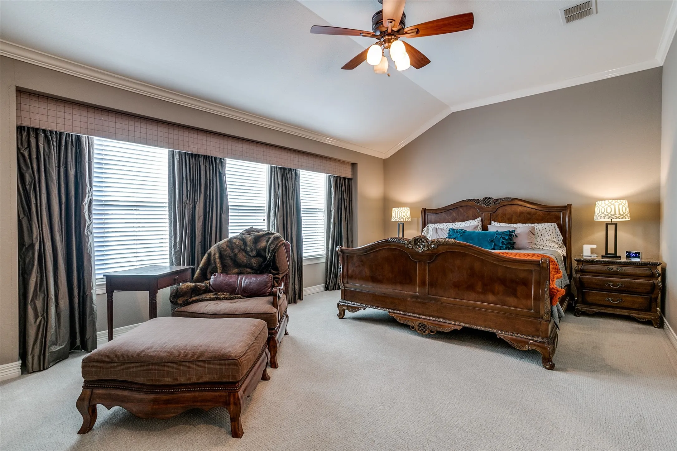 Townhouse For Rent in Dallas County , 2817 State Street, Dallas, Texas 75204, 3 Bedroom, 4 Bathroom, 2 Garage spaces, 2,714 Sqft, built in 2003, mls#21385632, Real Estate Agent in Dallas, Homes For Rent in Dallas county, Homes For Rent in Dallas, Realtor in Dallas Texas, Real Estate Brokerage Independent Realty Texas, Luminita Cordes Realtor