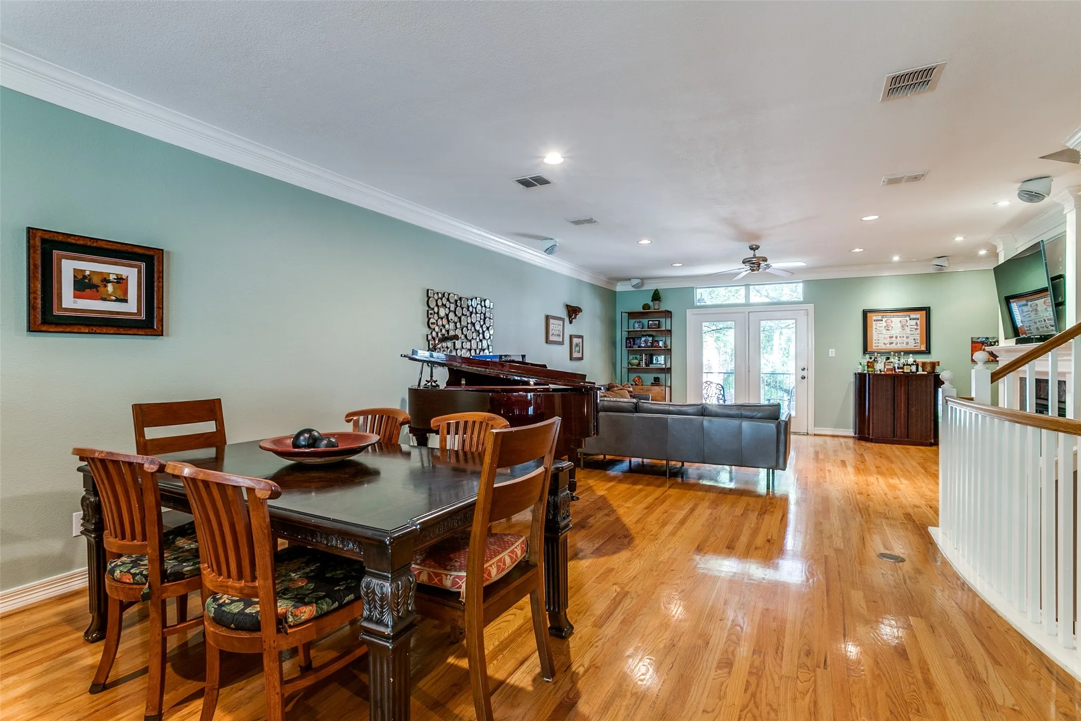 Townhouse For Rent in Dallas County , 2817 State Street, Dallas, Texas 75204, 3 Bedroom, 4 Bathroom, 2 Garage spaces, 2,714 Sqft, built in 2003, mls#21385632, Real Estate Agent in Dallas, Homes For Rent in Dallas county, Homes For Rent in Dallas, Realtor in Dallas Texas, Real Estate Brokerage Independent Realty Texas, Luminita Cordes Realtor
