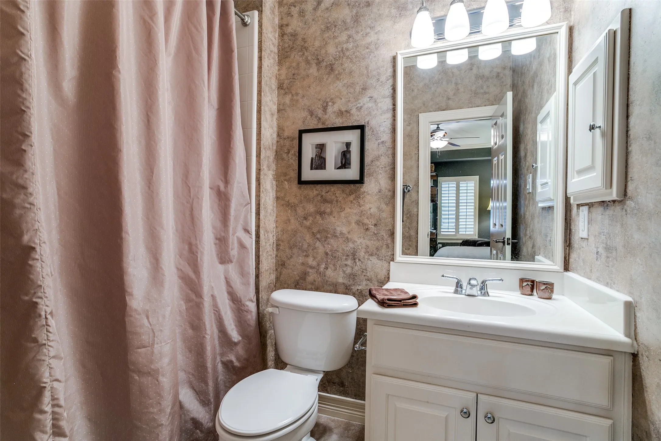 Townhouse For Rent in Dallas County , 2817 State Street, Dallas, Texas 75204, 3 Bedroom, 4 Bathroom, 2 Garage spaces, 2,714 Sqft, built in 2003, mls#21385632, Real Estate Agent in Dallas, Homes For Rent in Dallas county, Homes For Rent in Dallas, Realtor in Dallas Texas, Real Estate Brokerage Independent Realty Texas, Luminita Cordes Realtor