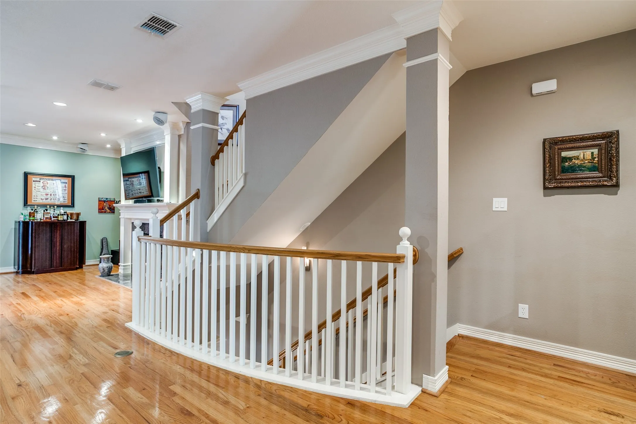 Townhouse For Rent in Dallas County , 2817 State Street, Dallas, Texas 75204, 3 Bedroom, 4 Bathroom, 2 Garage spaces, 2,714 Sqft, built in 2003, mls#21385632, Real Estate Agent in Dallas, Homes For Rent in Dallas county, Homes For Rent in Dallas, Realtor in Dallas Texas, Real Estate Brokerage Independent Realty Texas, Luminita Cordes Realtor